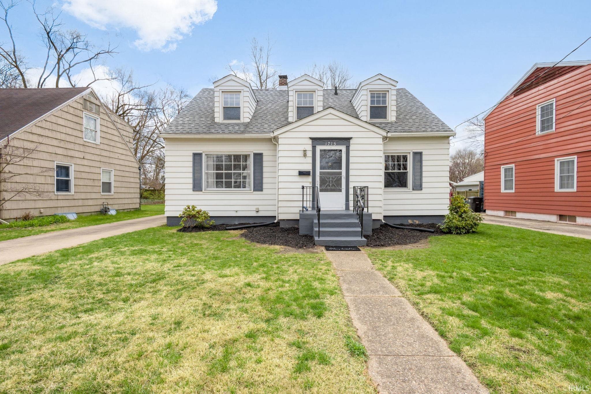 Photo 0 of 1715 E Beardsley Avenue