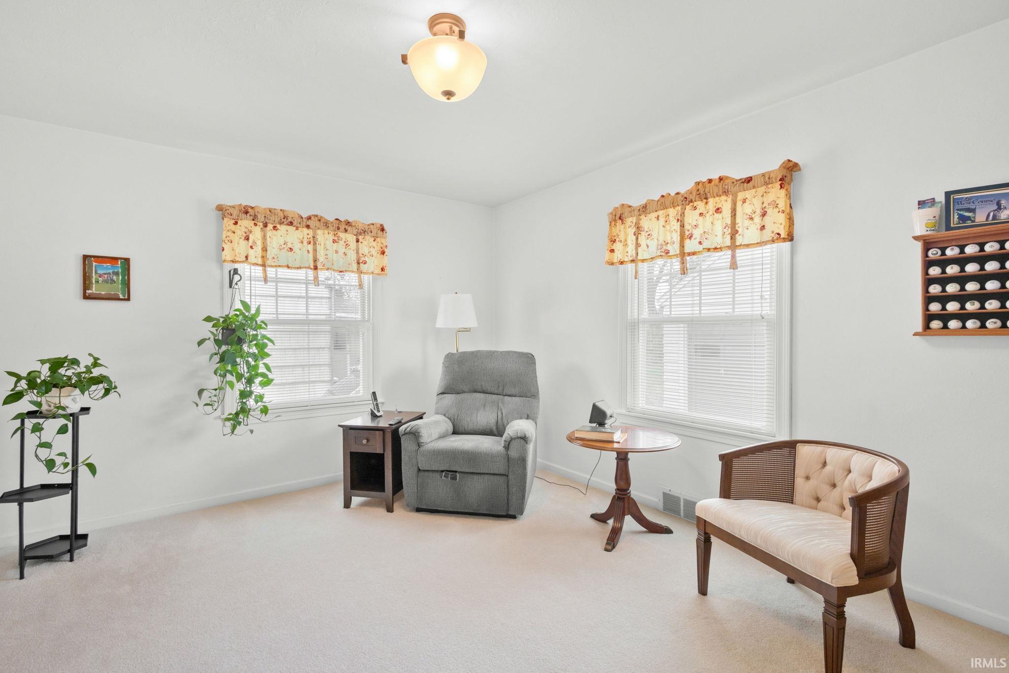 Photo 3 of 1715 E Beardsley Avenue