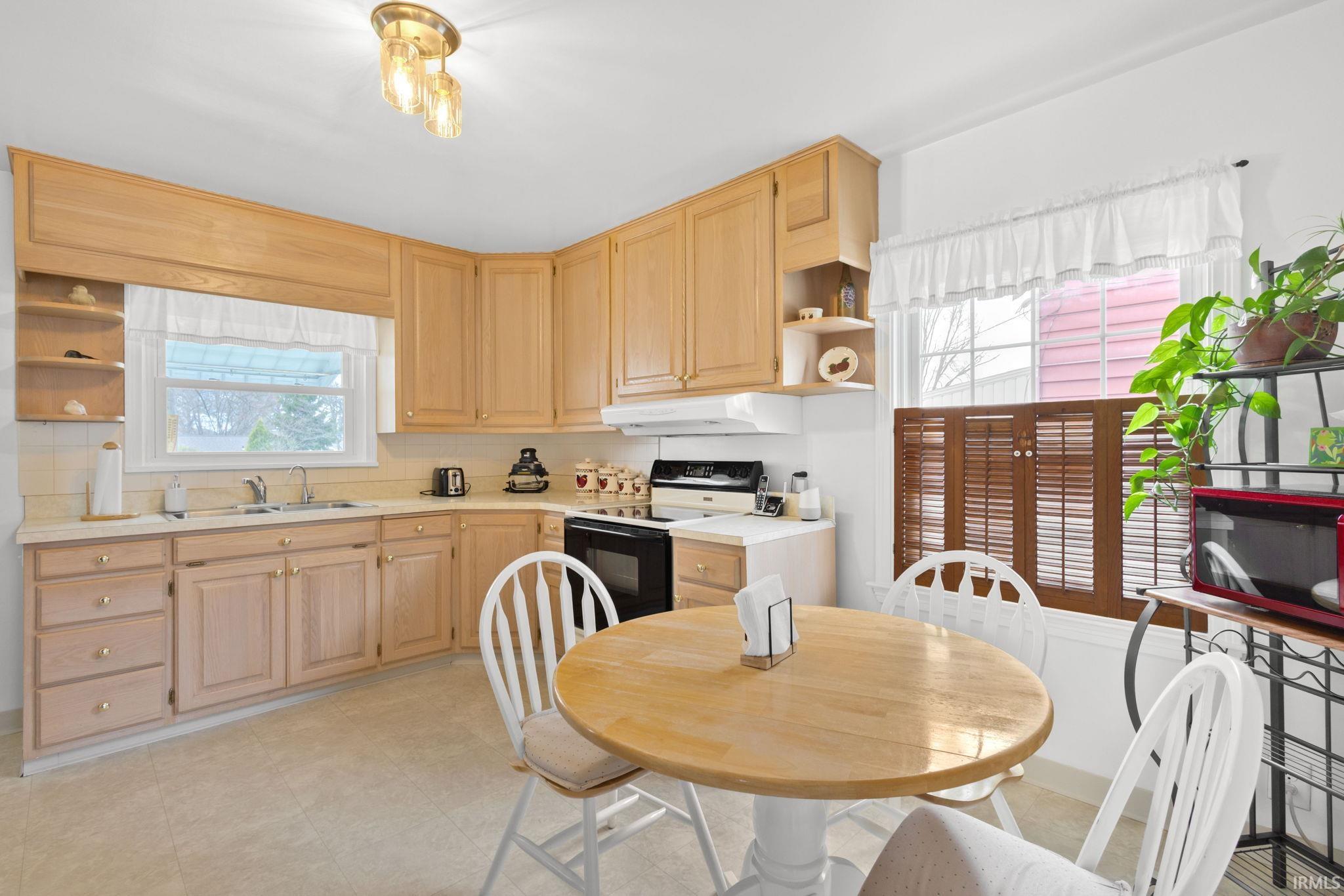 Photo 4 of 1715 E Beardsley Avenue