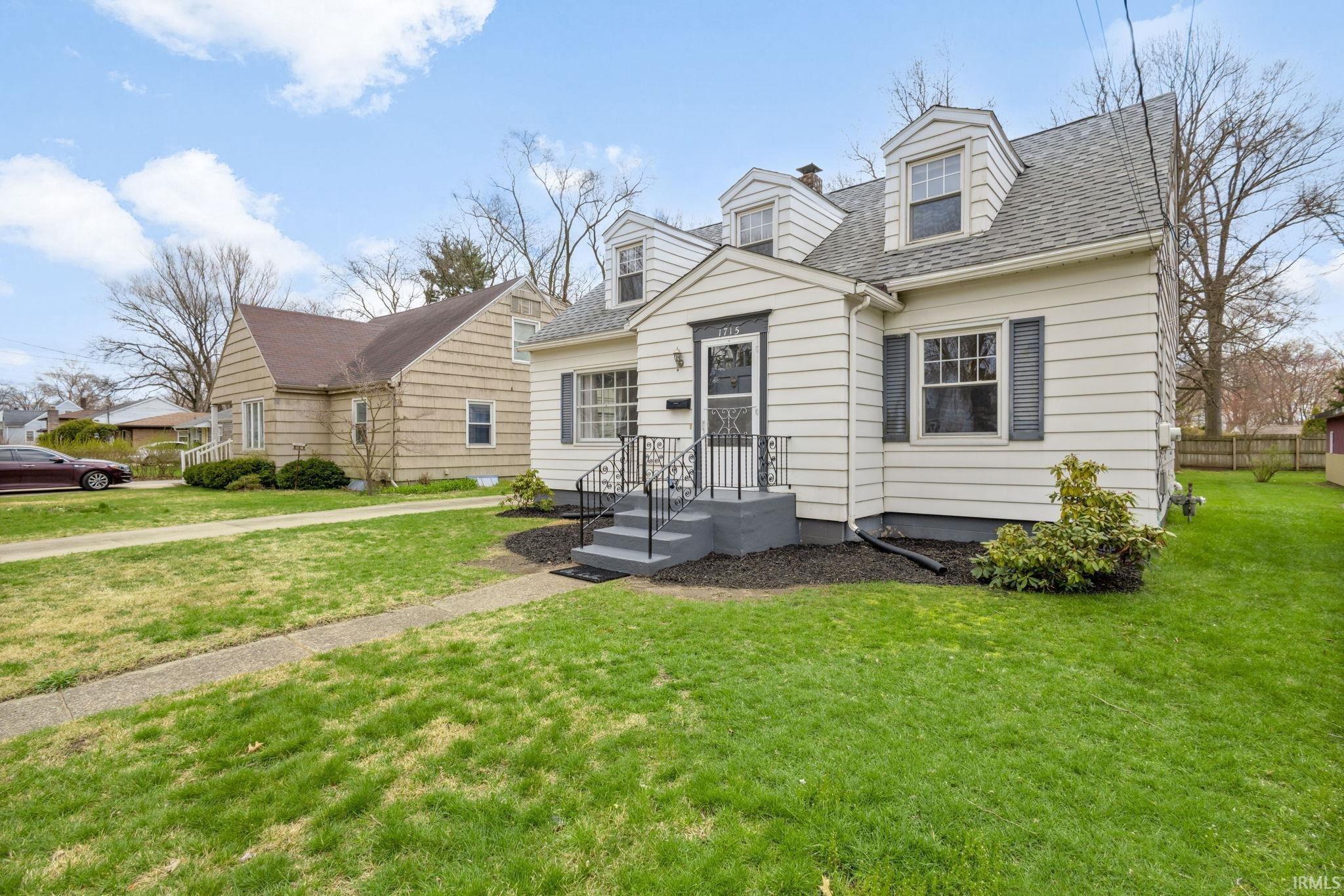 Photo 6 of 1715 E Beardsley Avenue