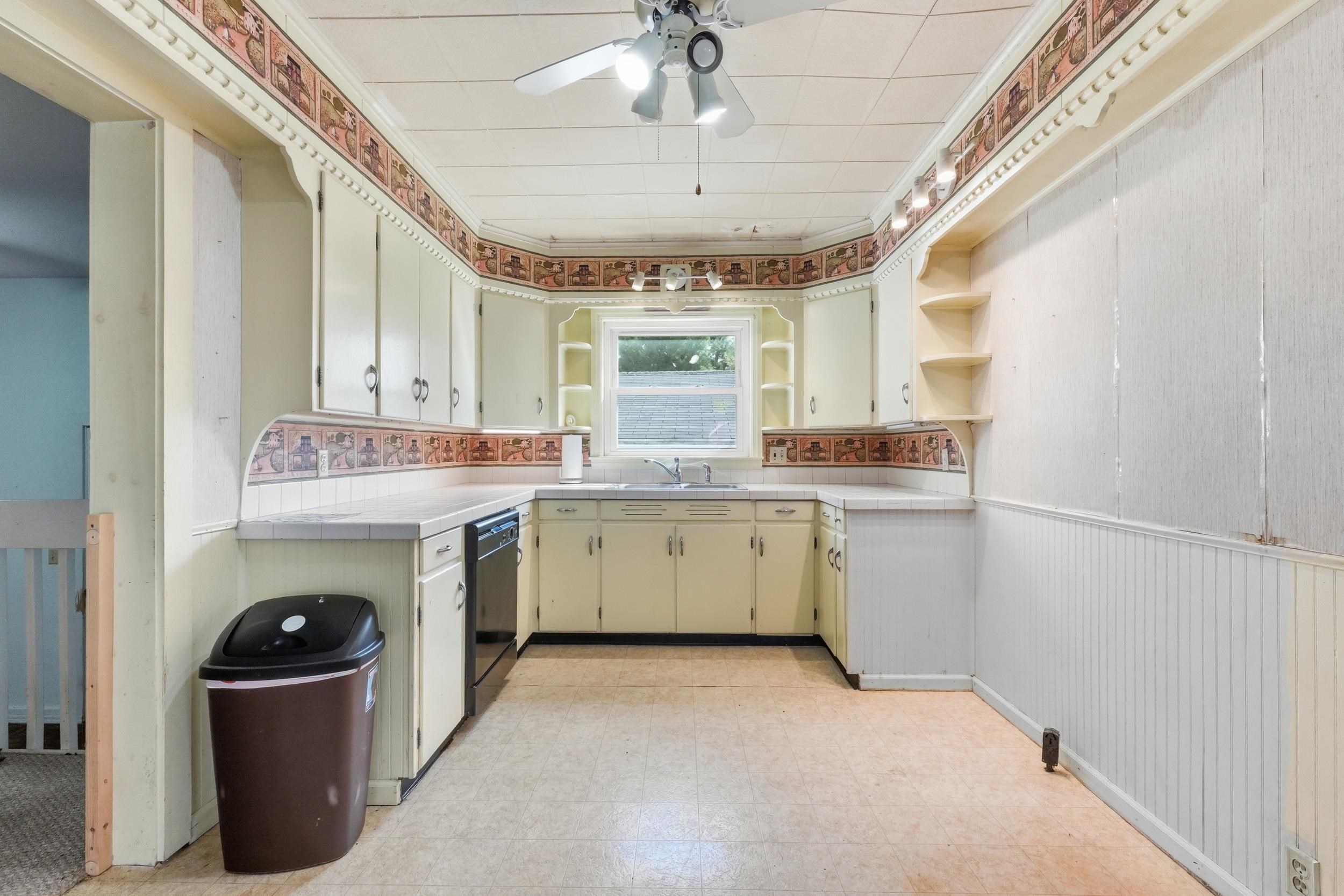 Photo 11 of 601 S Martha Street