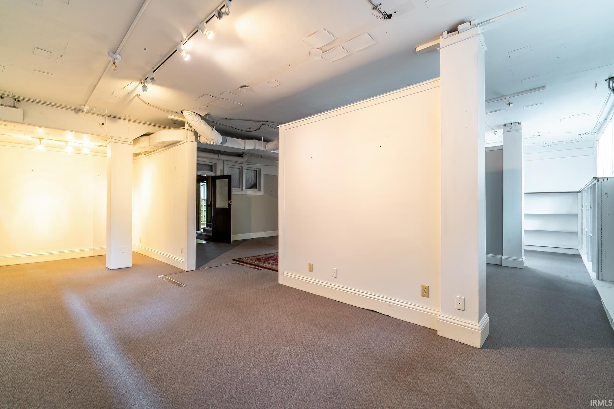 Photo 32 of 124 E Rush Street
