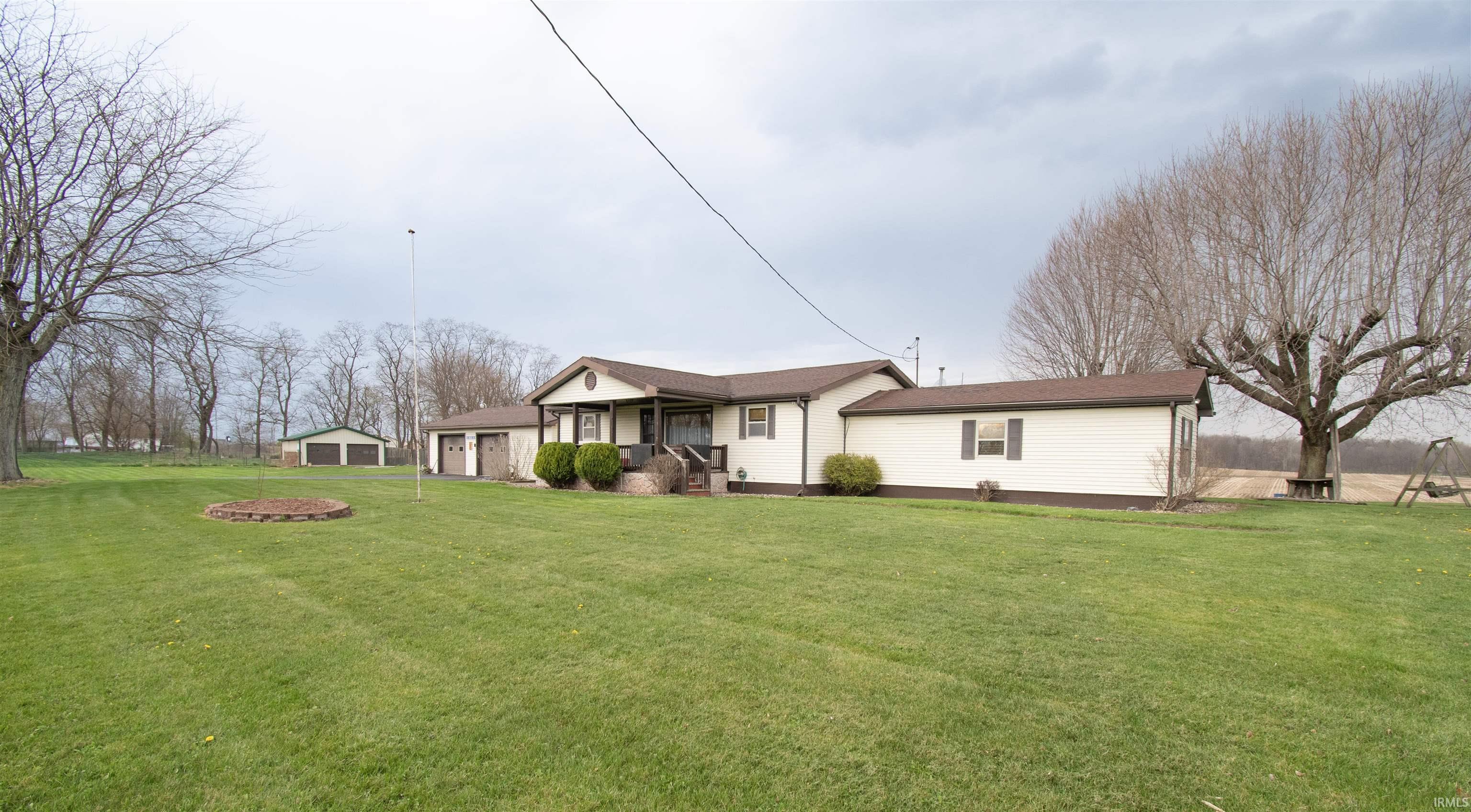 Ranch-style house with a front yard