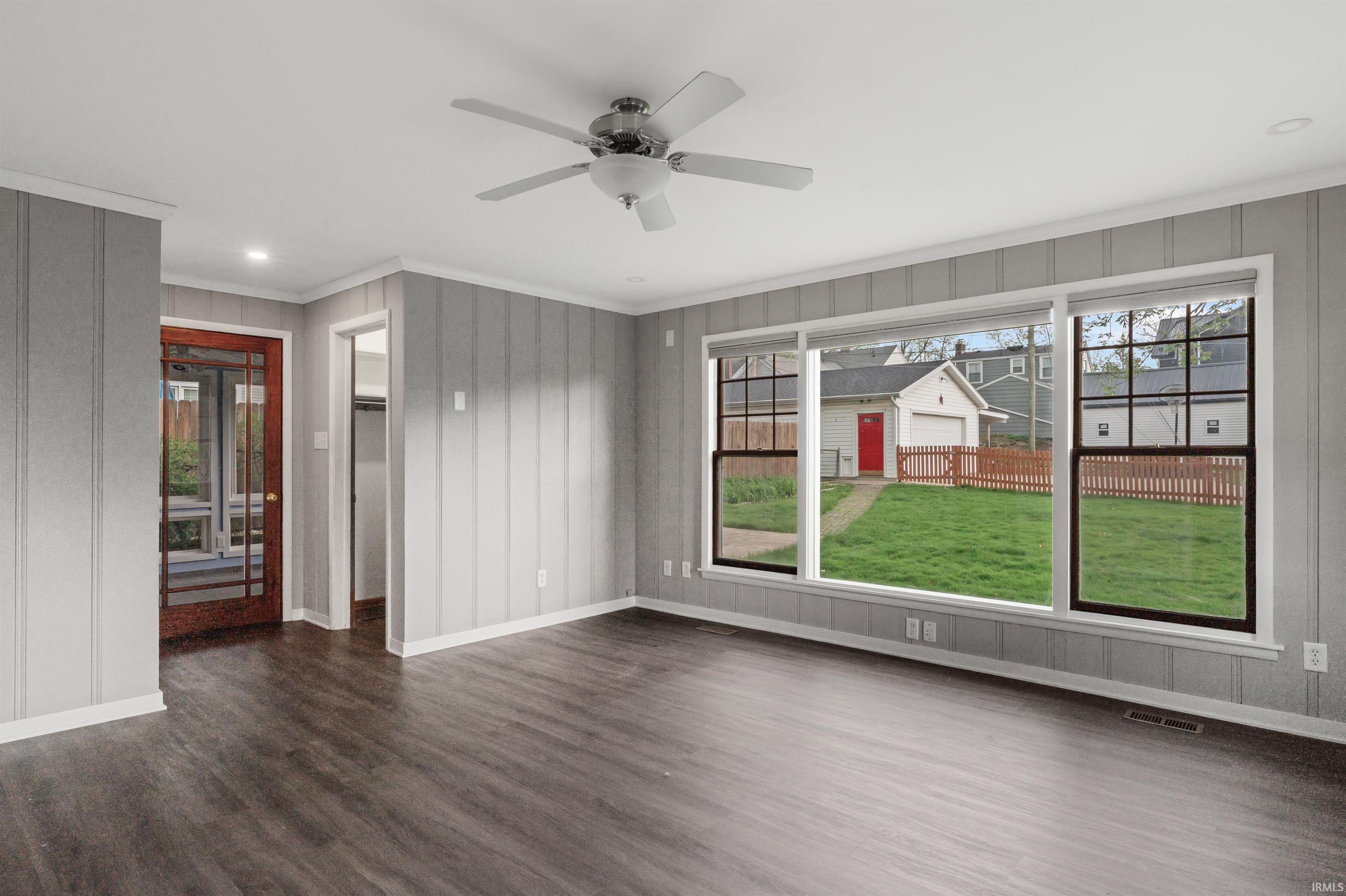 Unfurnished room with dark wood-style floors, ceiling fan, and recessed lighting