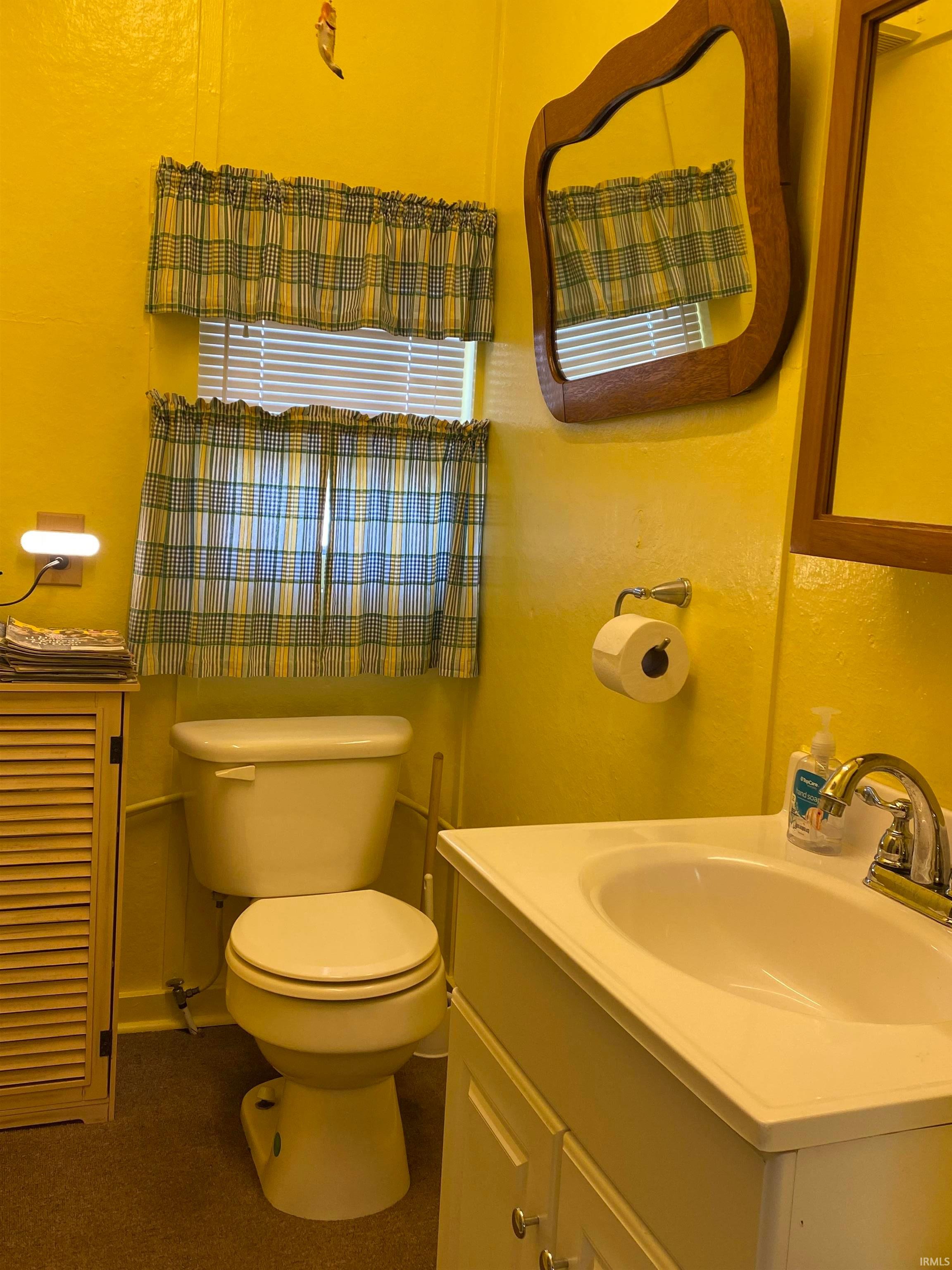 Bathroom with a textured wall