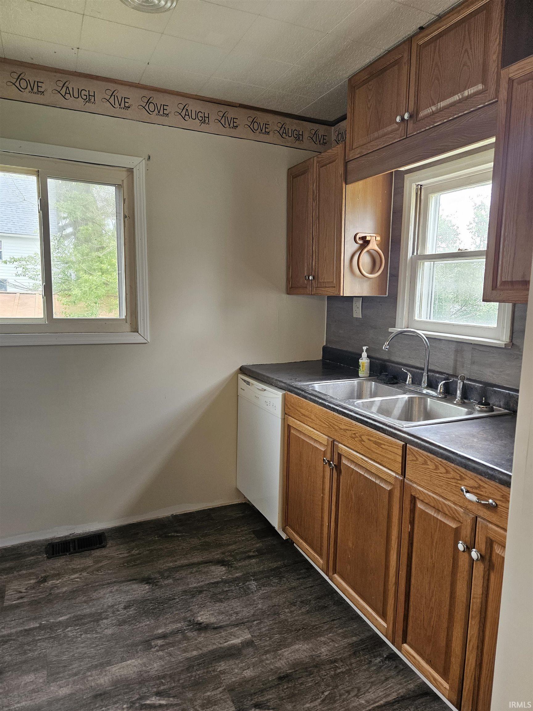 Photo 4 of 705 Egber Street