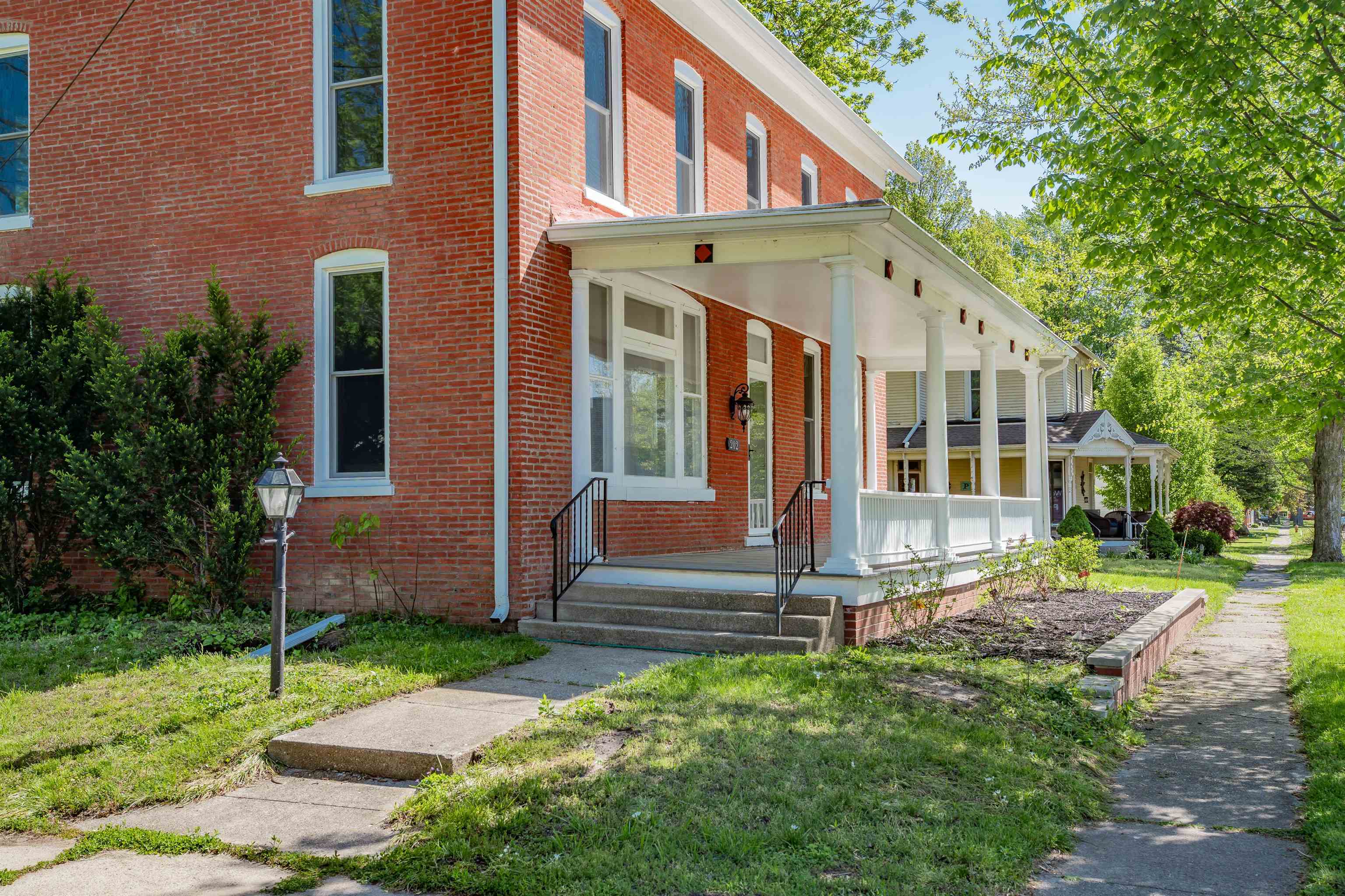 Photo 28 of 202 E 3rd Street