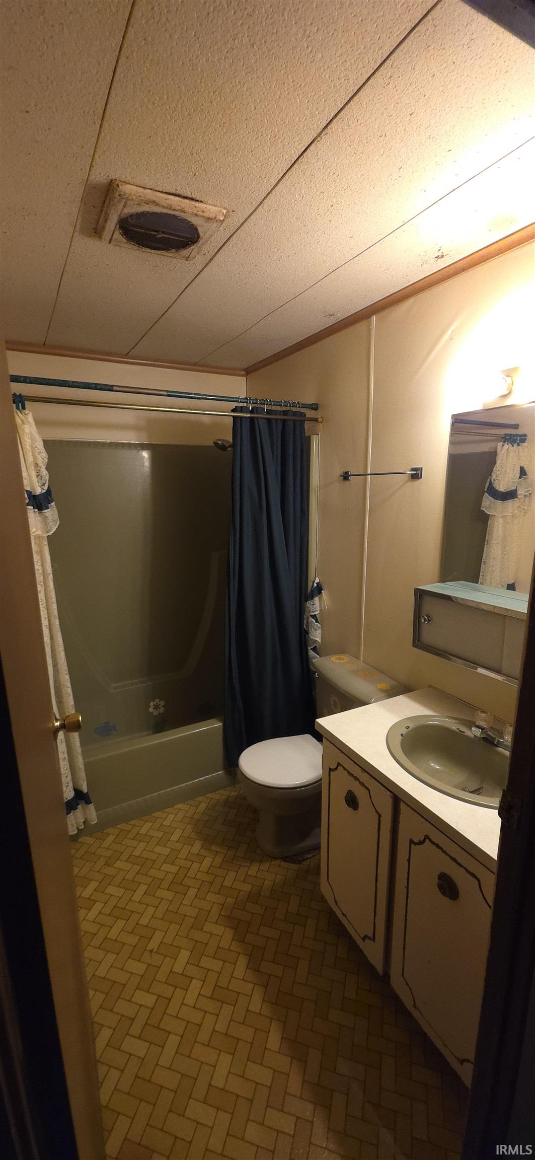 Bathroom with vanity and shower / bath combination with curtain