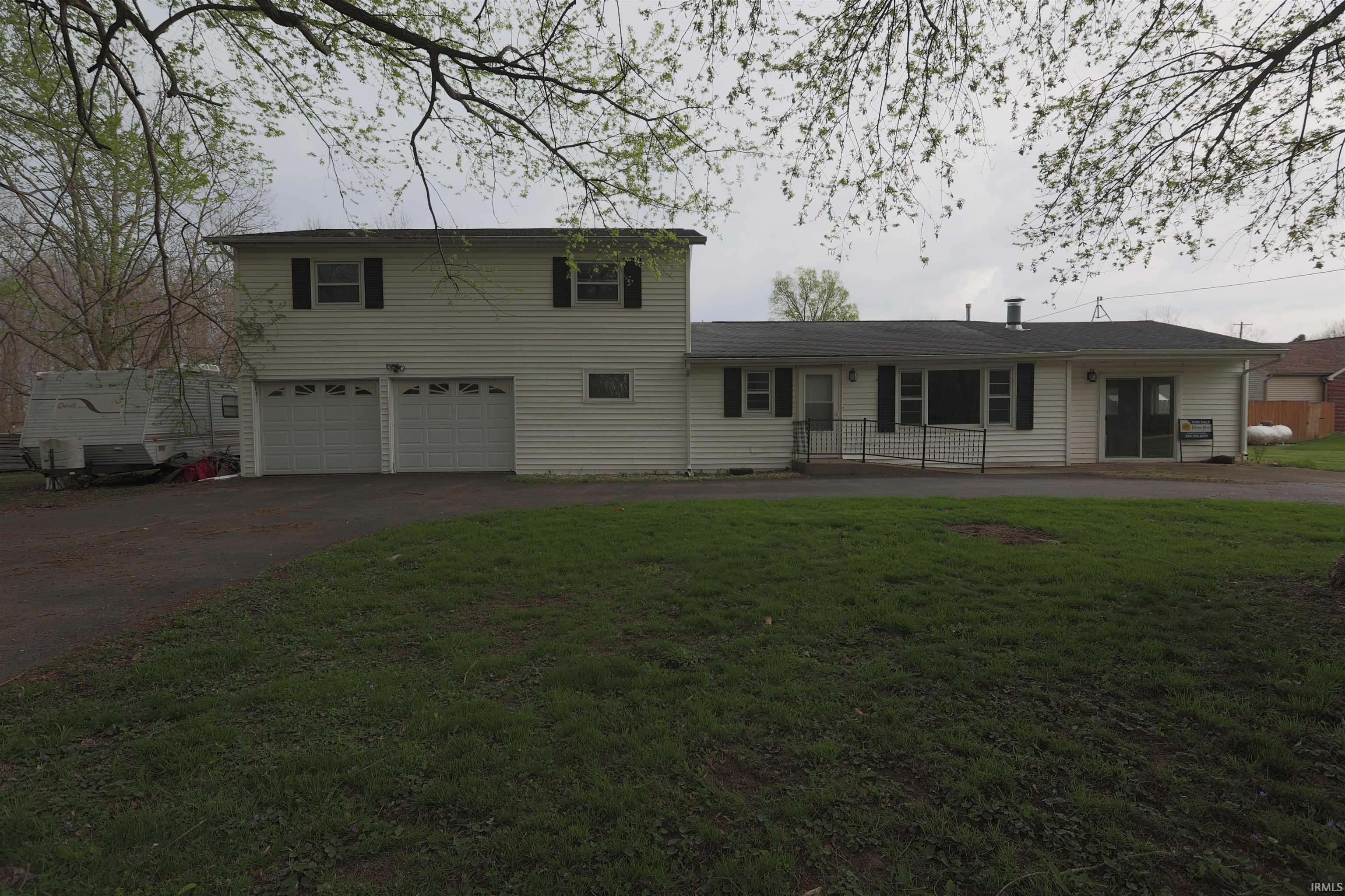 Photo 3 of 515 E Riverside Road
