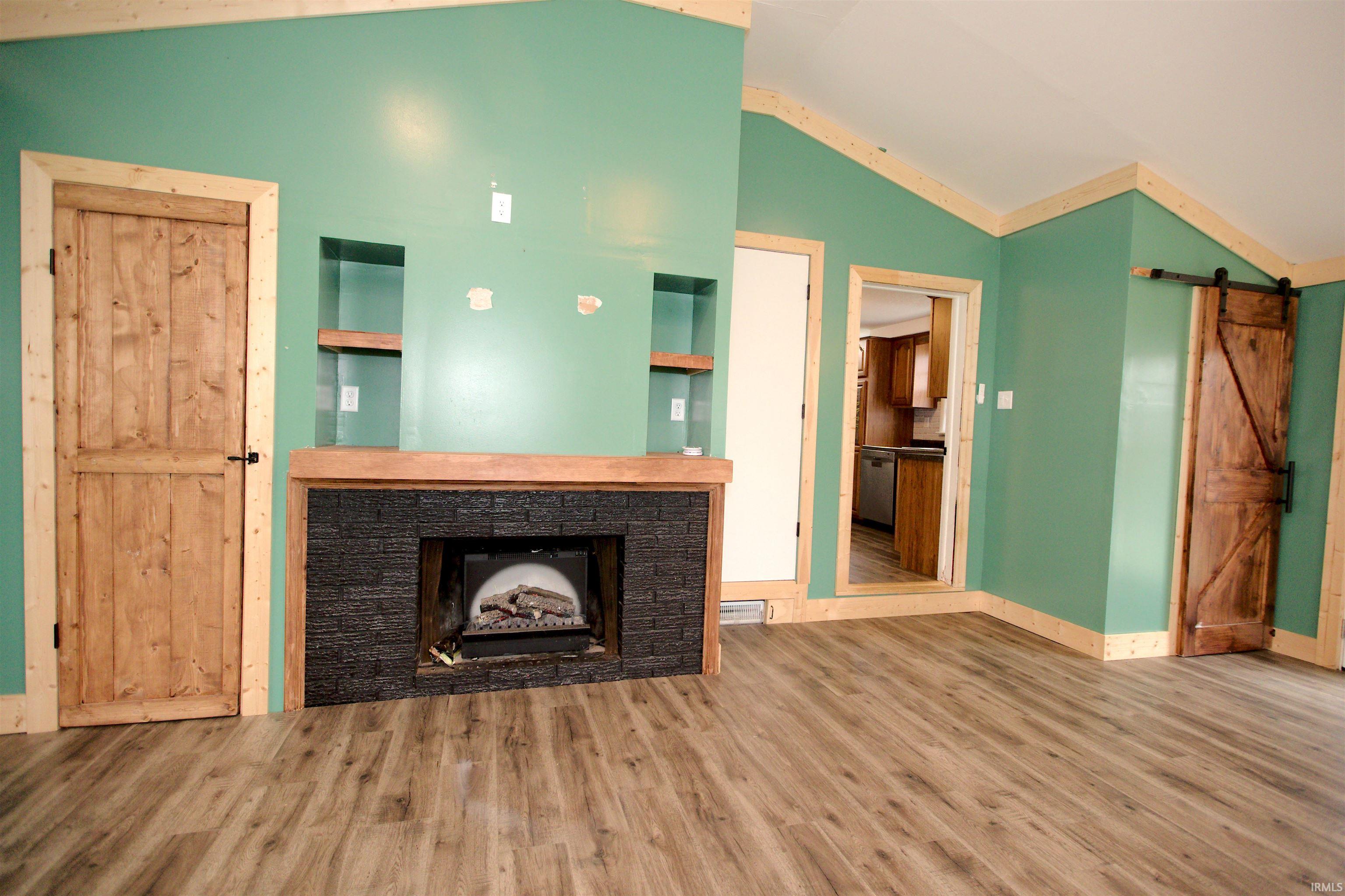 Photo 4 of 515 E Riverside Road