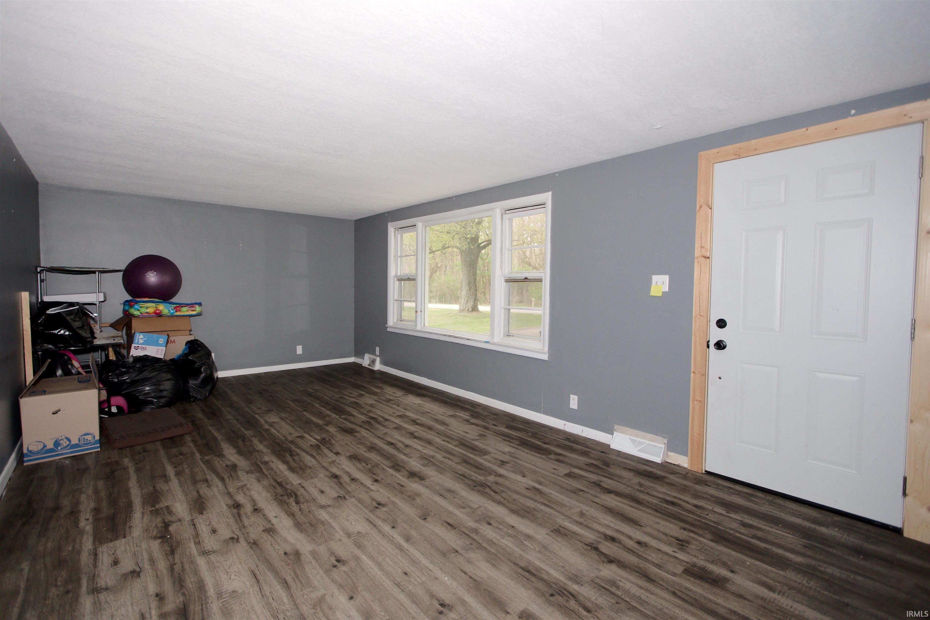 Photo 7 of 515 E Riverside Road
