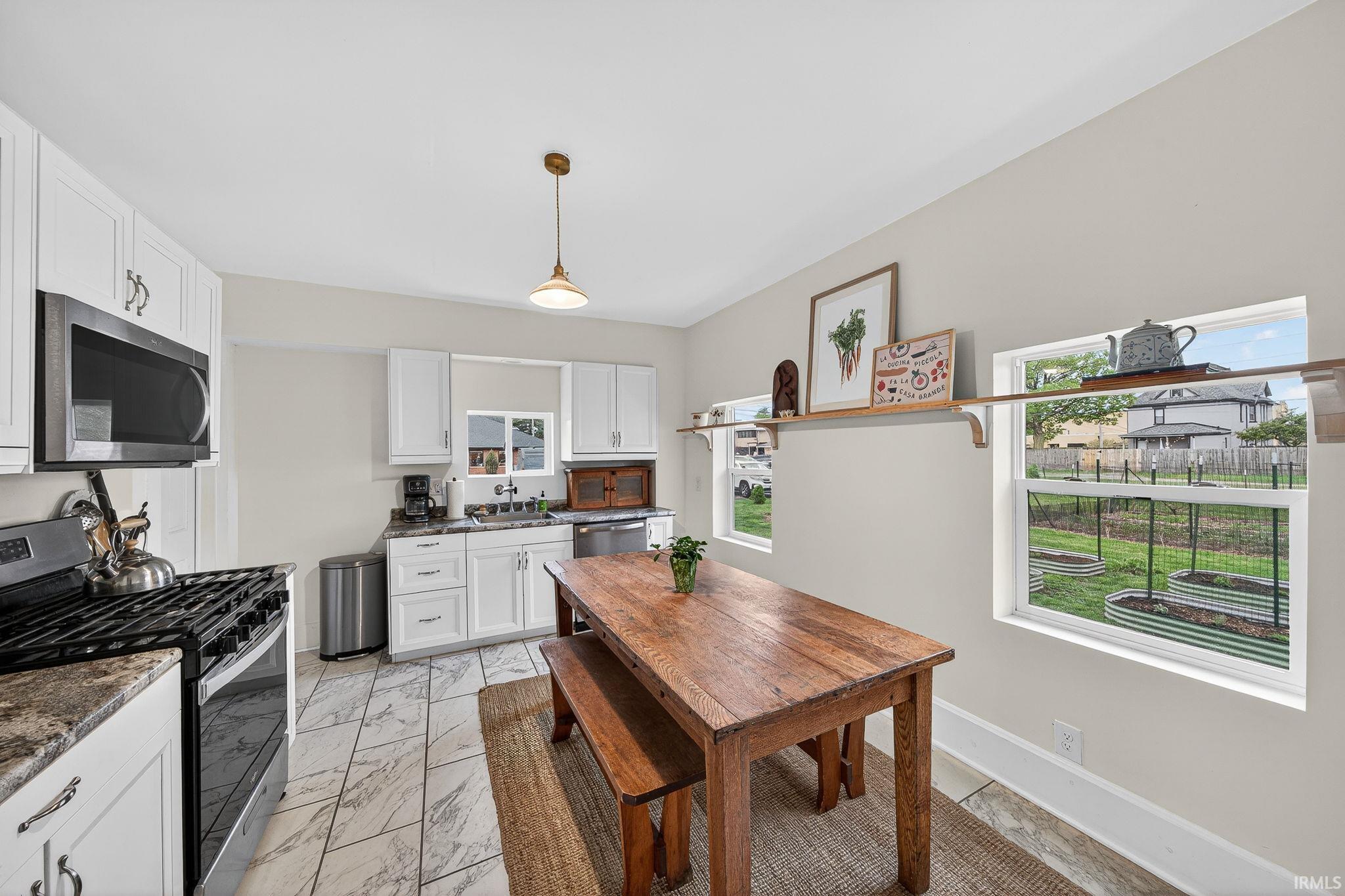 Eat-in kitchen