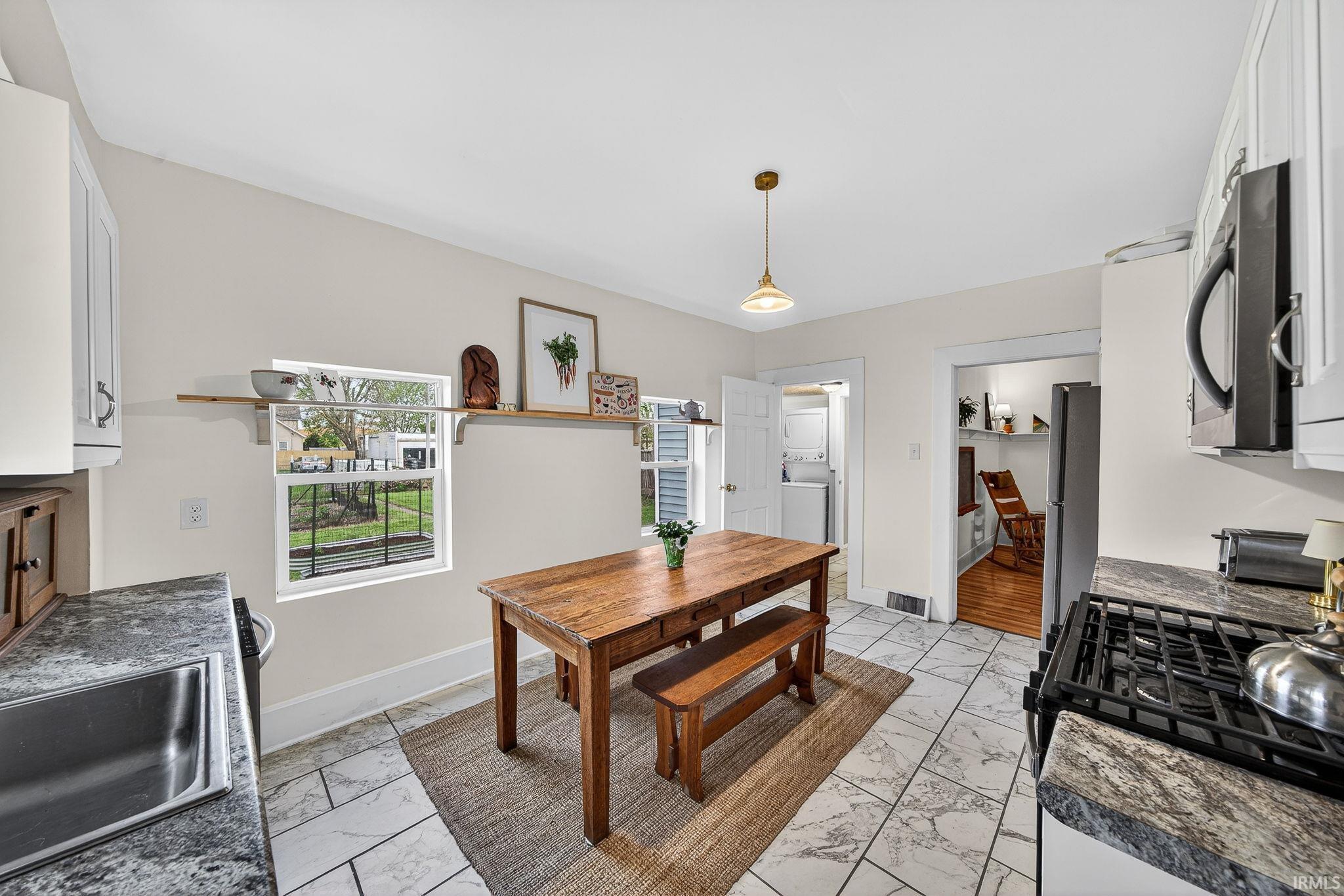 Eat-in kitchen