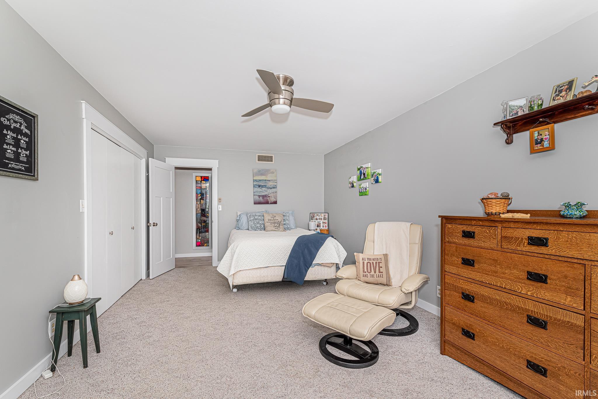 Plush carpet flooring complements light gray walls