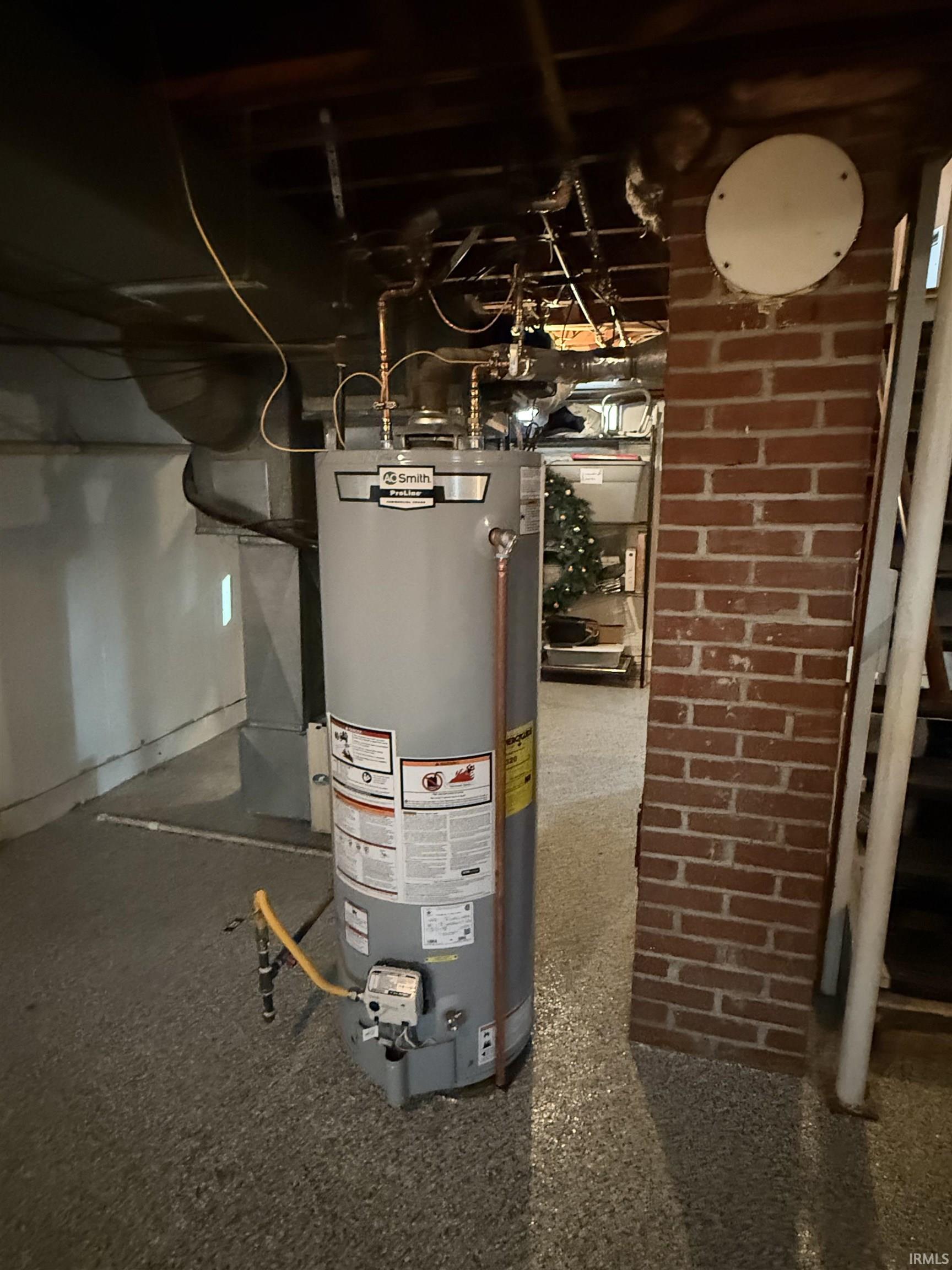Hot water heater with copper piping