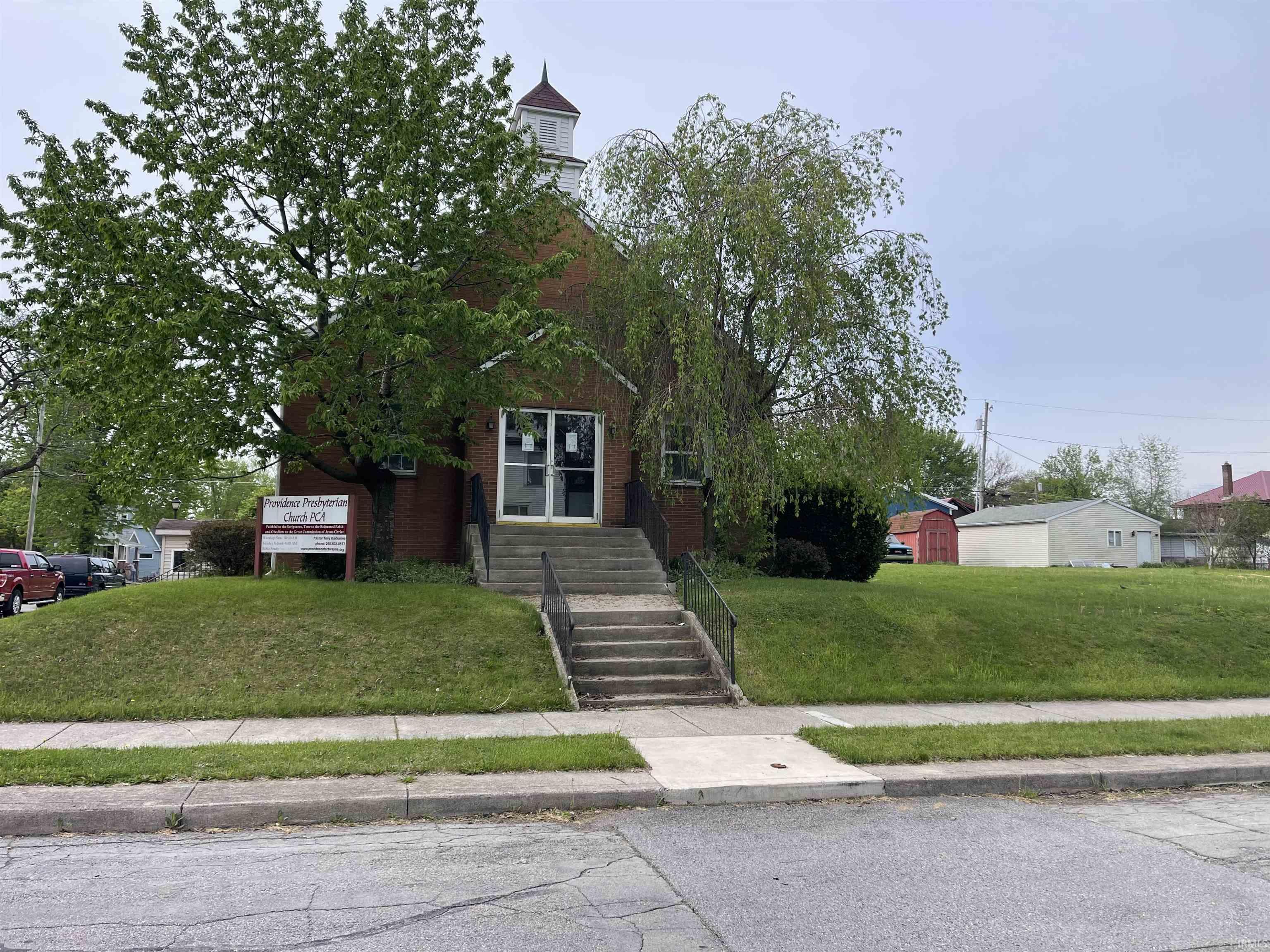 Photo 0 of 639 Putnam Street