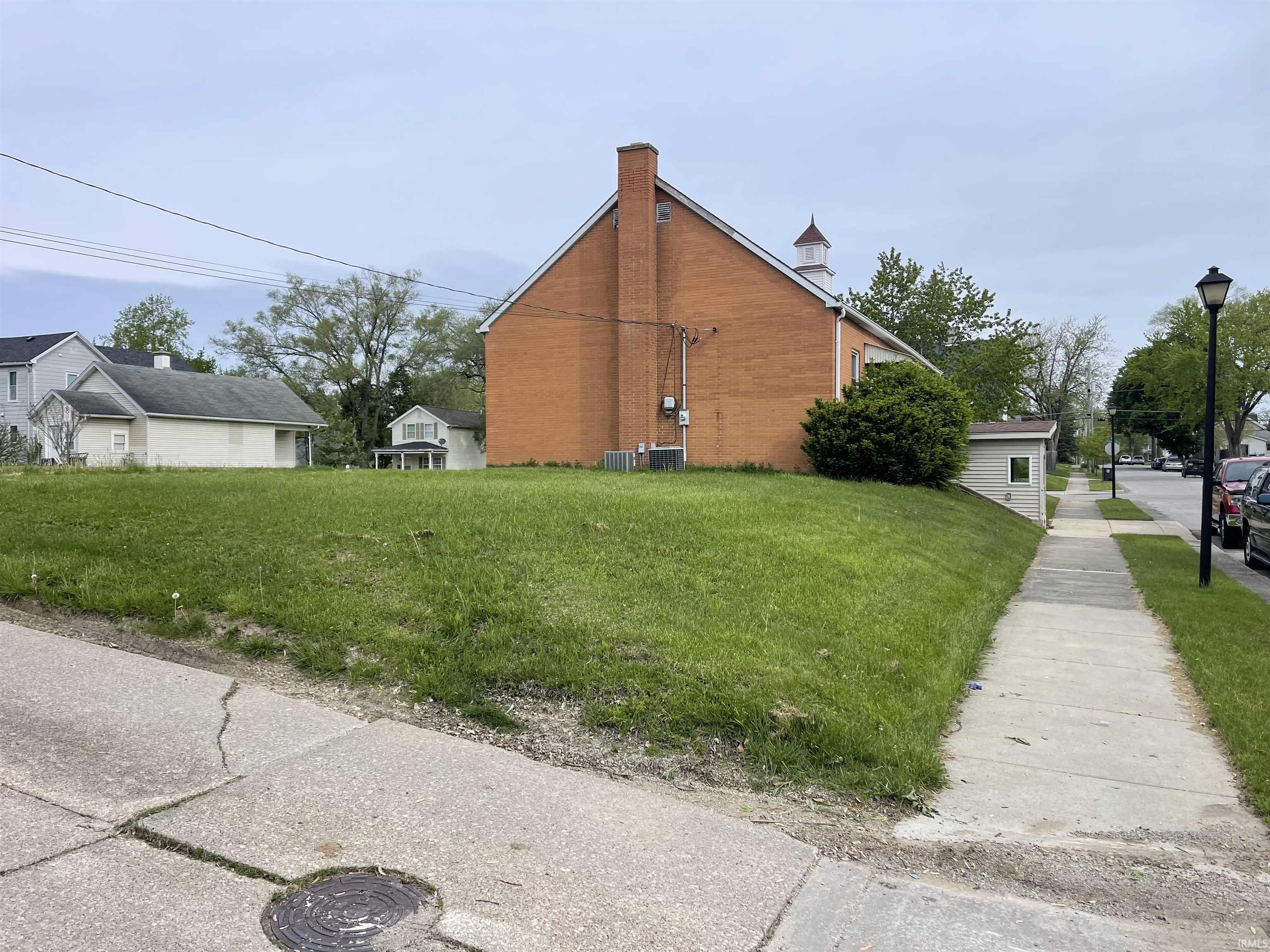 Photo 2 of 639 Putnam Street