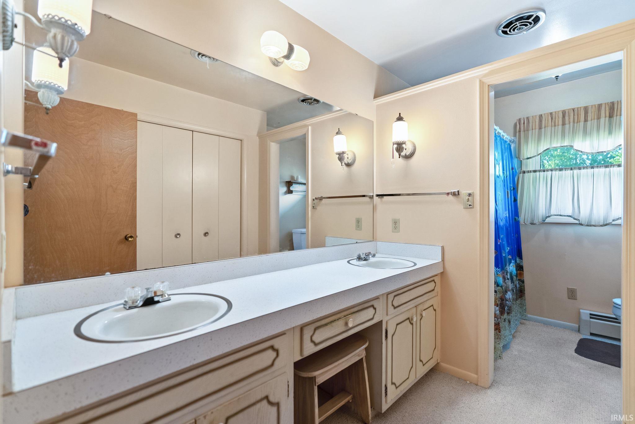 Dual vanity with integrated sinks and wall-mounted lighting