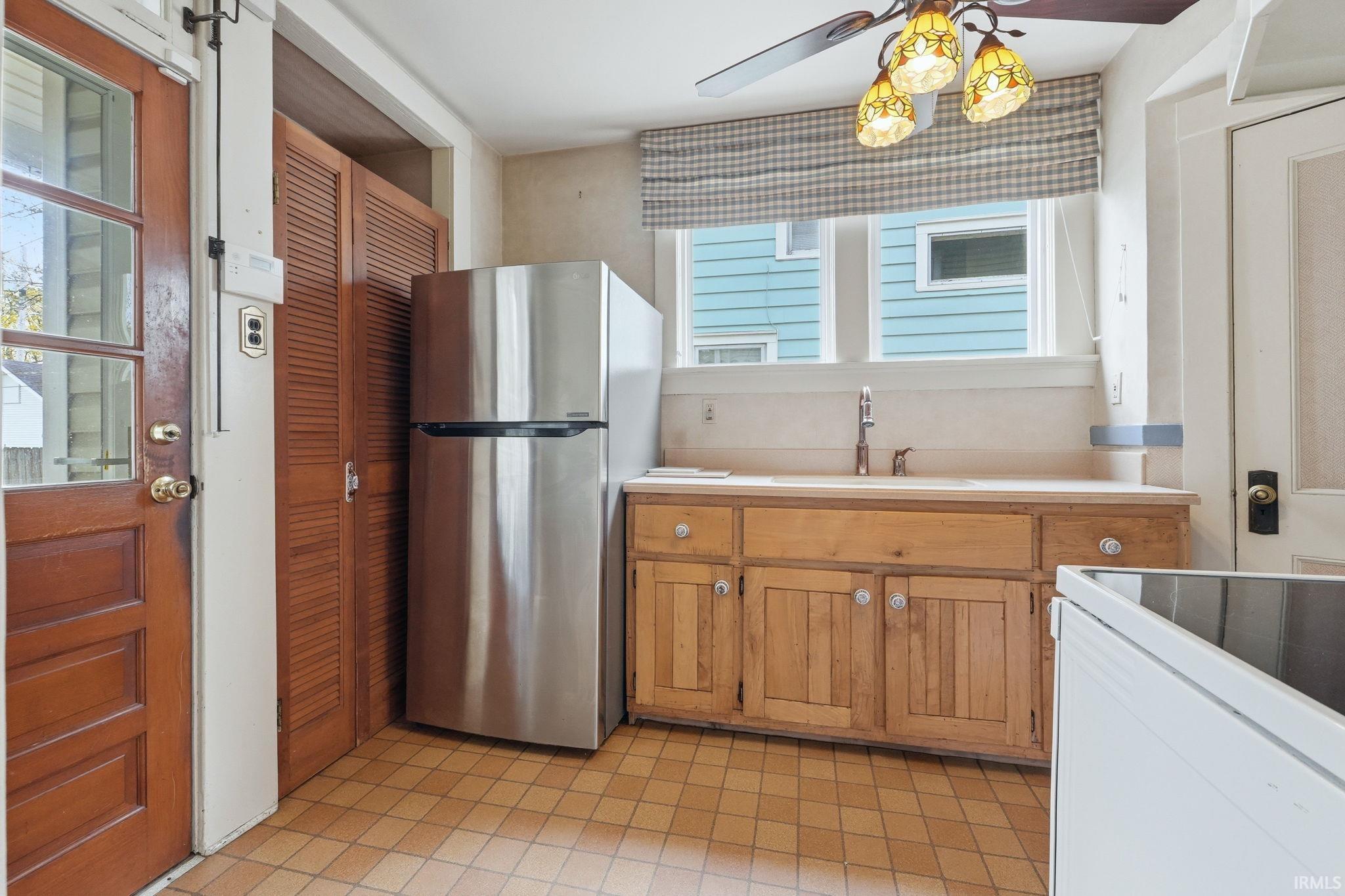 Photo 11 of 1706 Crescent Avenue