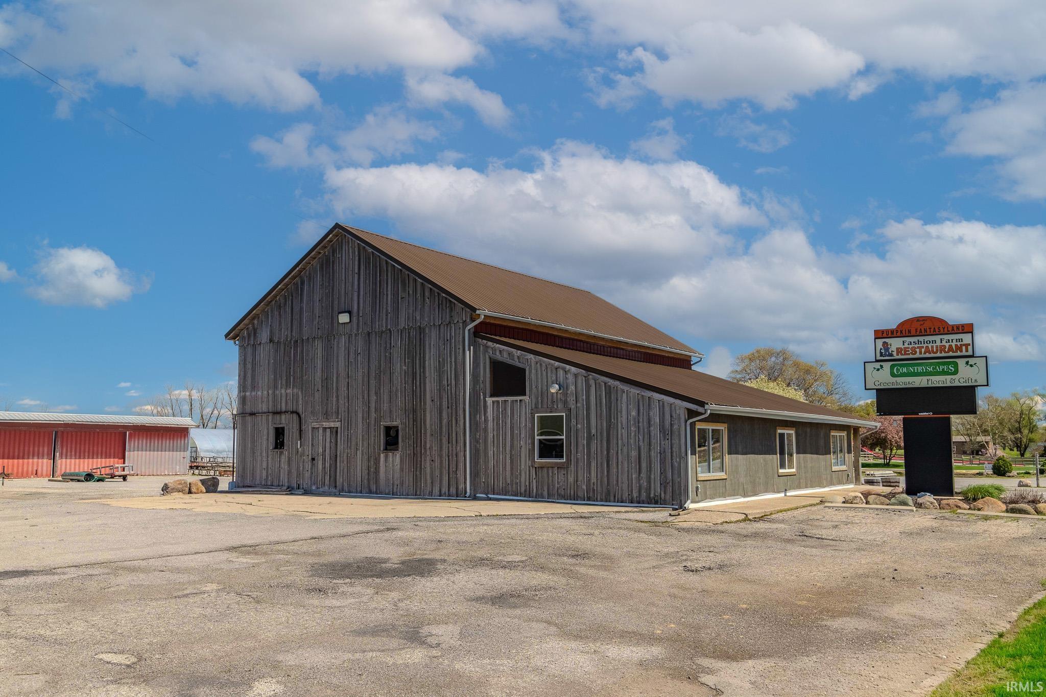 Photo 4 of 1680 Lincolnway W