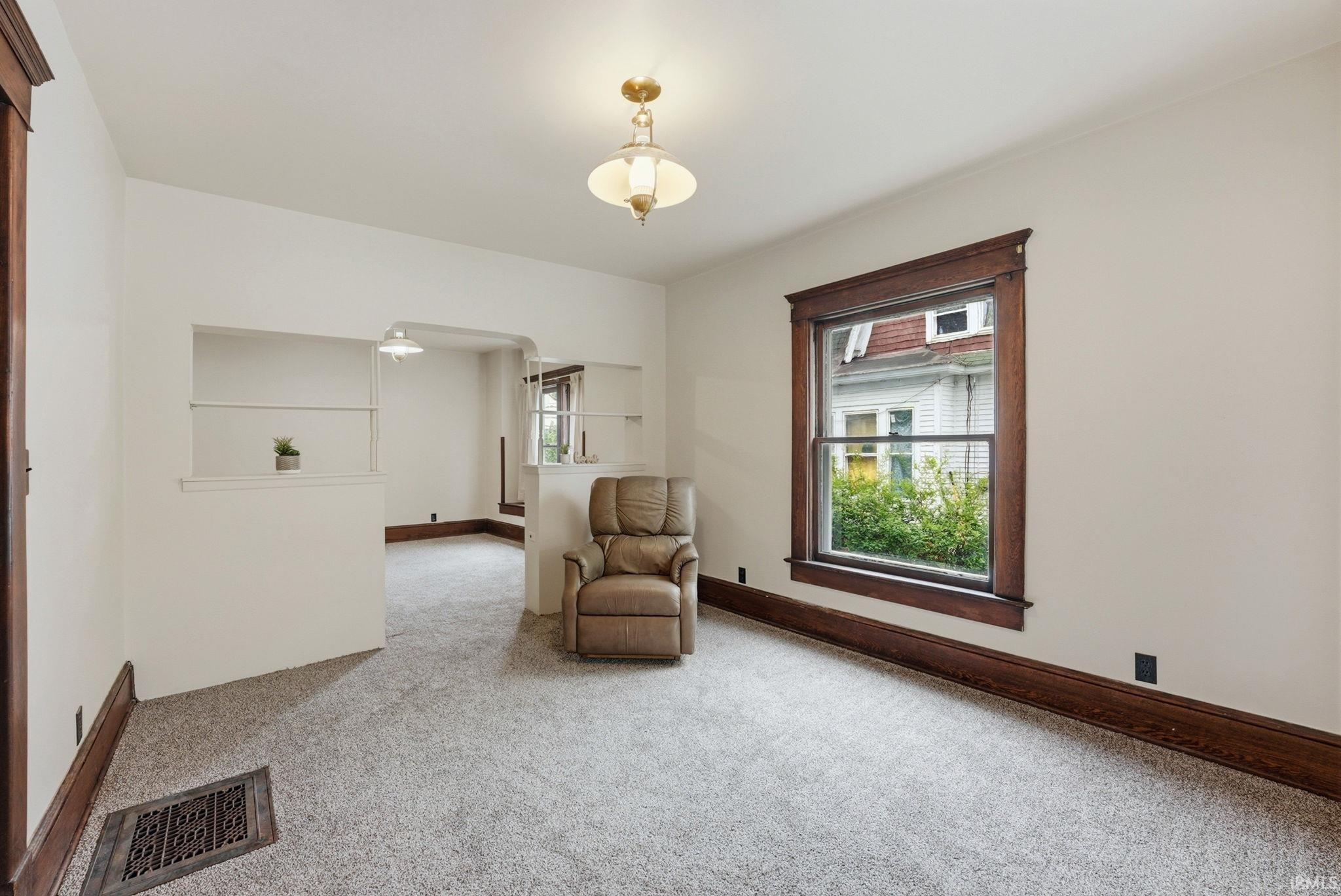 Bright room with light grey carpeting