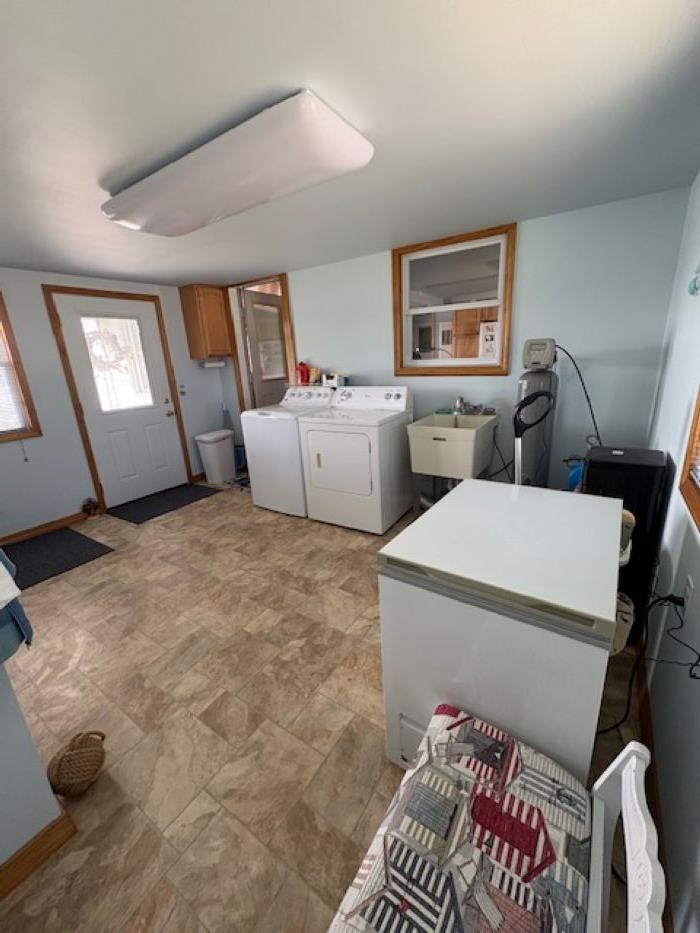 HUGE ENTRY MUDROOM/LAUNDRY/UTILITY ROOM