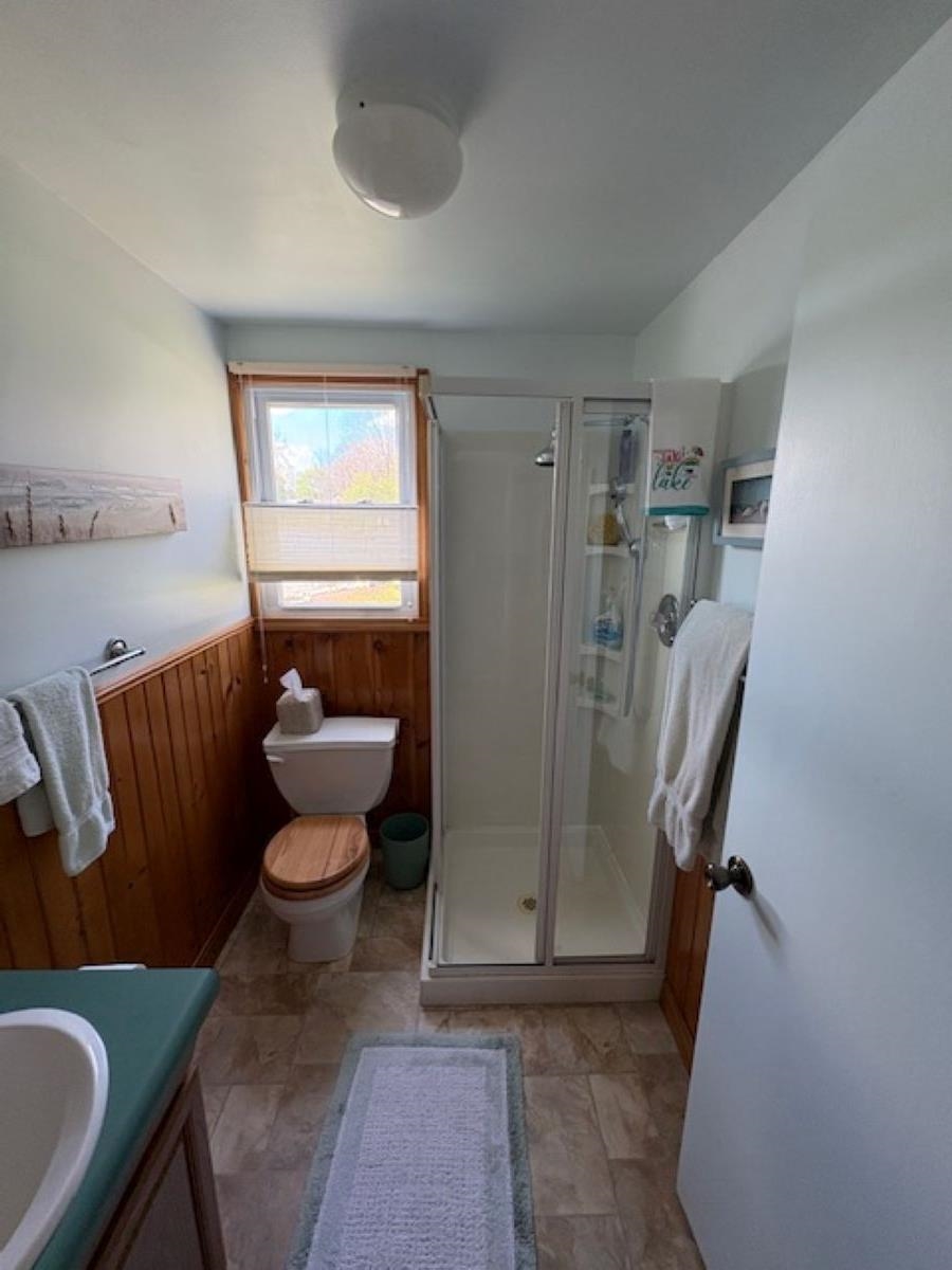 WITH STAND UP SHOWER