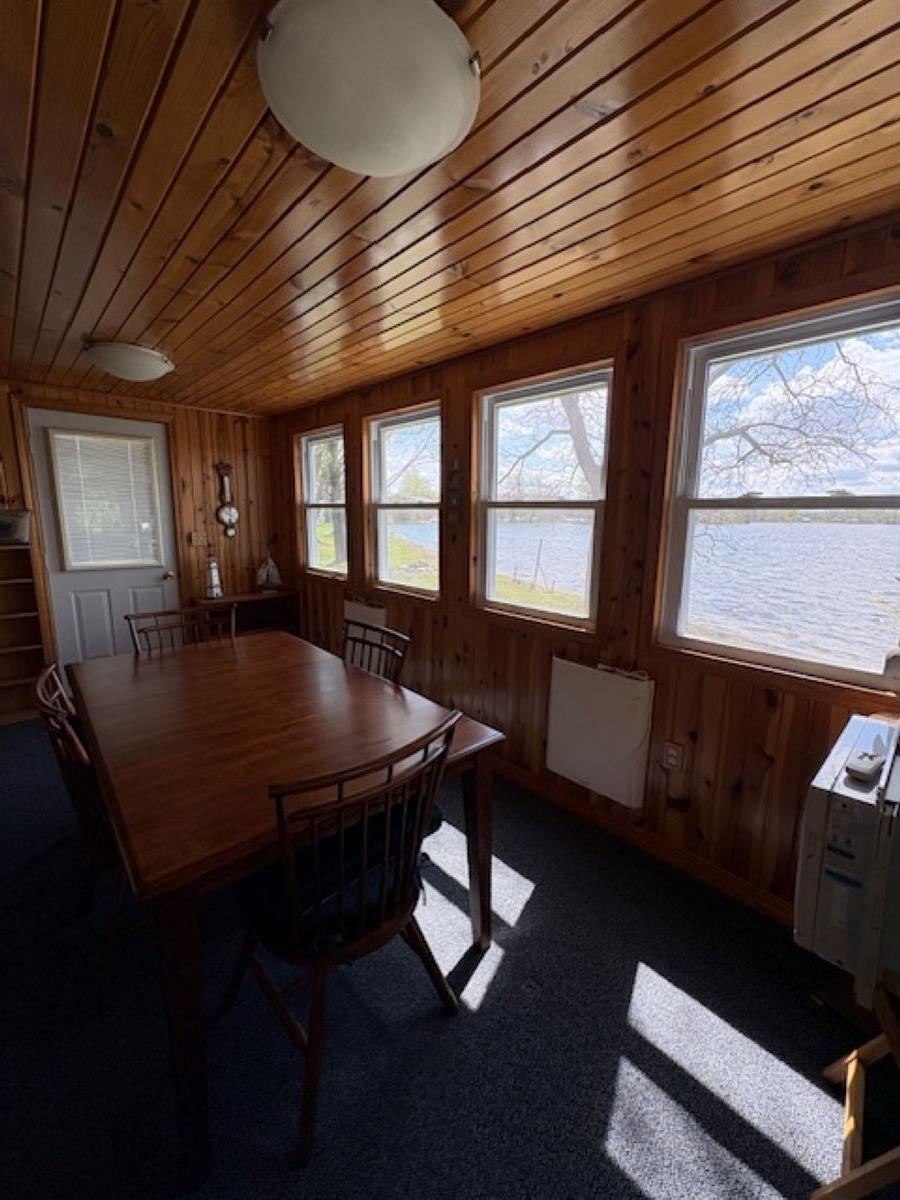 HUGE 9X15 DINING OVERLOOKING THE LAKE.