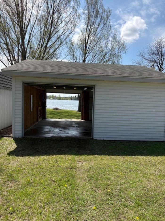 PULL THE BOAT FROM THE LAKE INTO GARAGE
