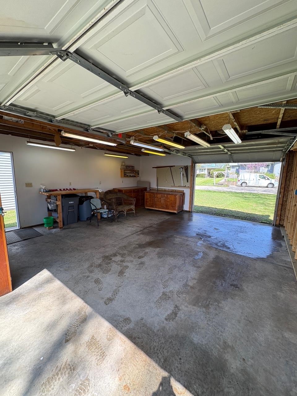 INSIDE FACING THE STREET