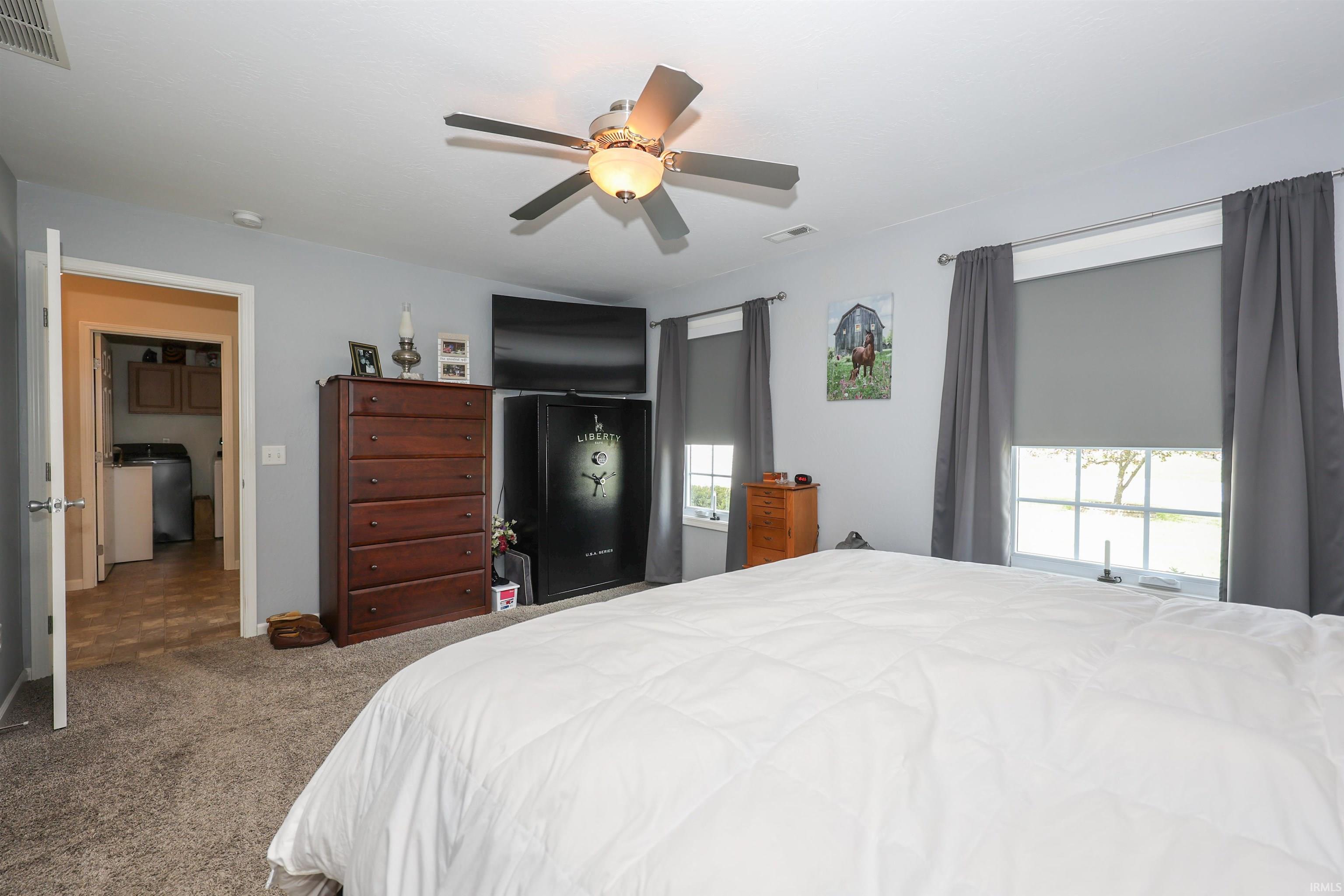 Spacious room featuring neutral carpeting and light gray wall paint