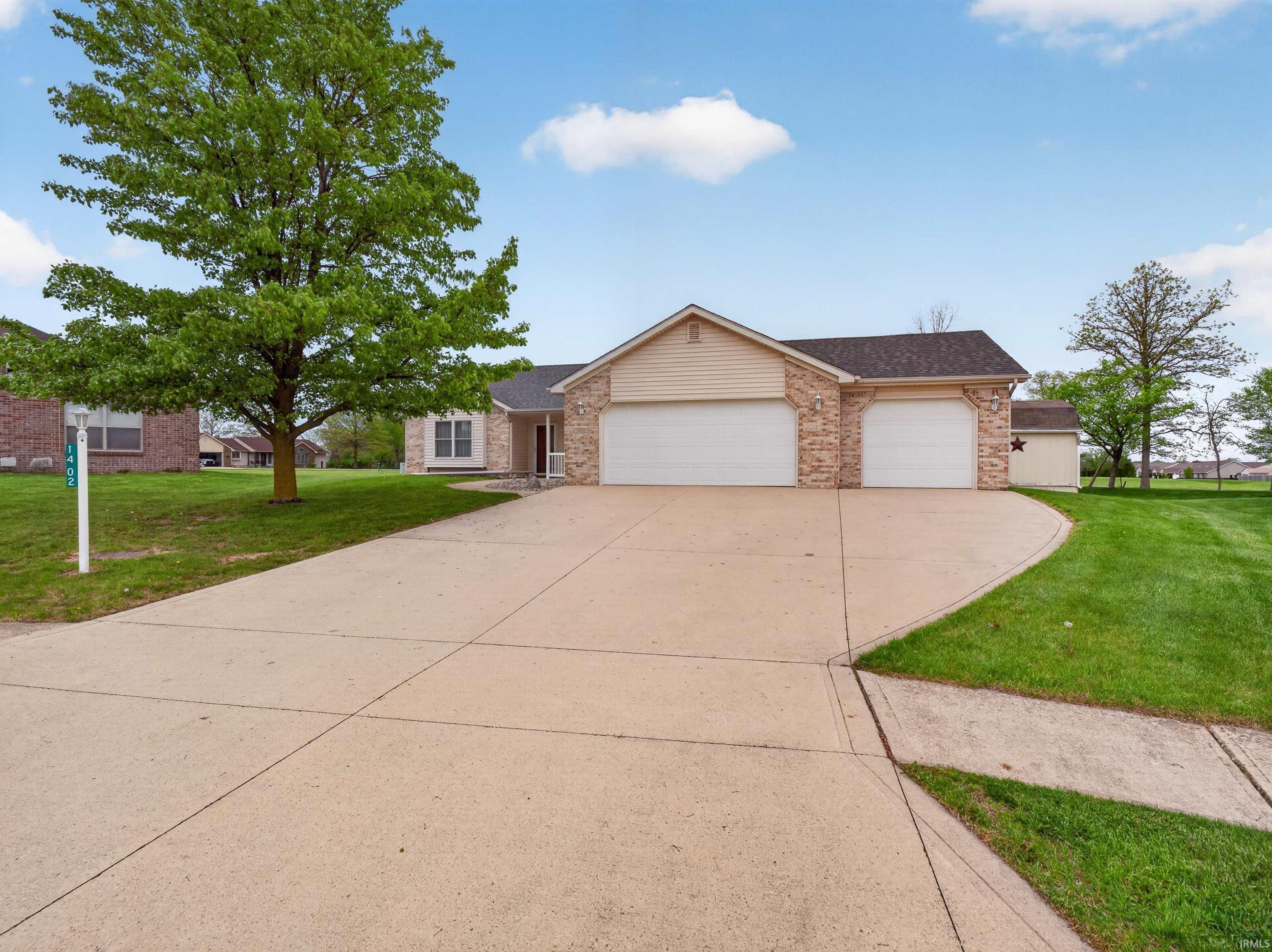 Homes for sale in Auburn, IN | 1402 Barrington Dr, Auburn, IN 46706 | MLS# 202615925