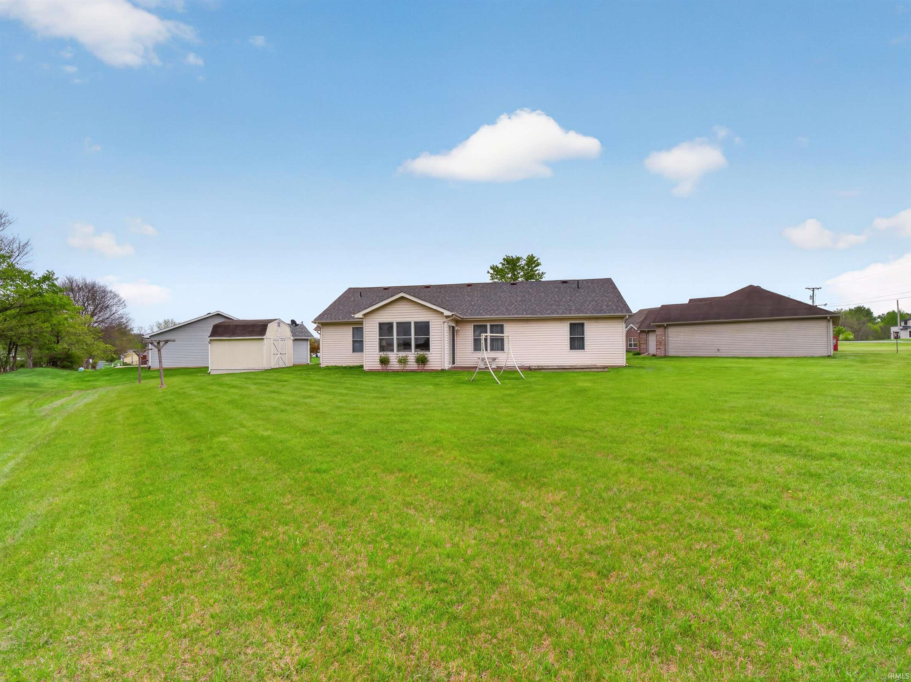 Homes for sale in Auburn, IN | 1402 Barrington Dr, Auburn, IN 46706 | MLS# 202615925