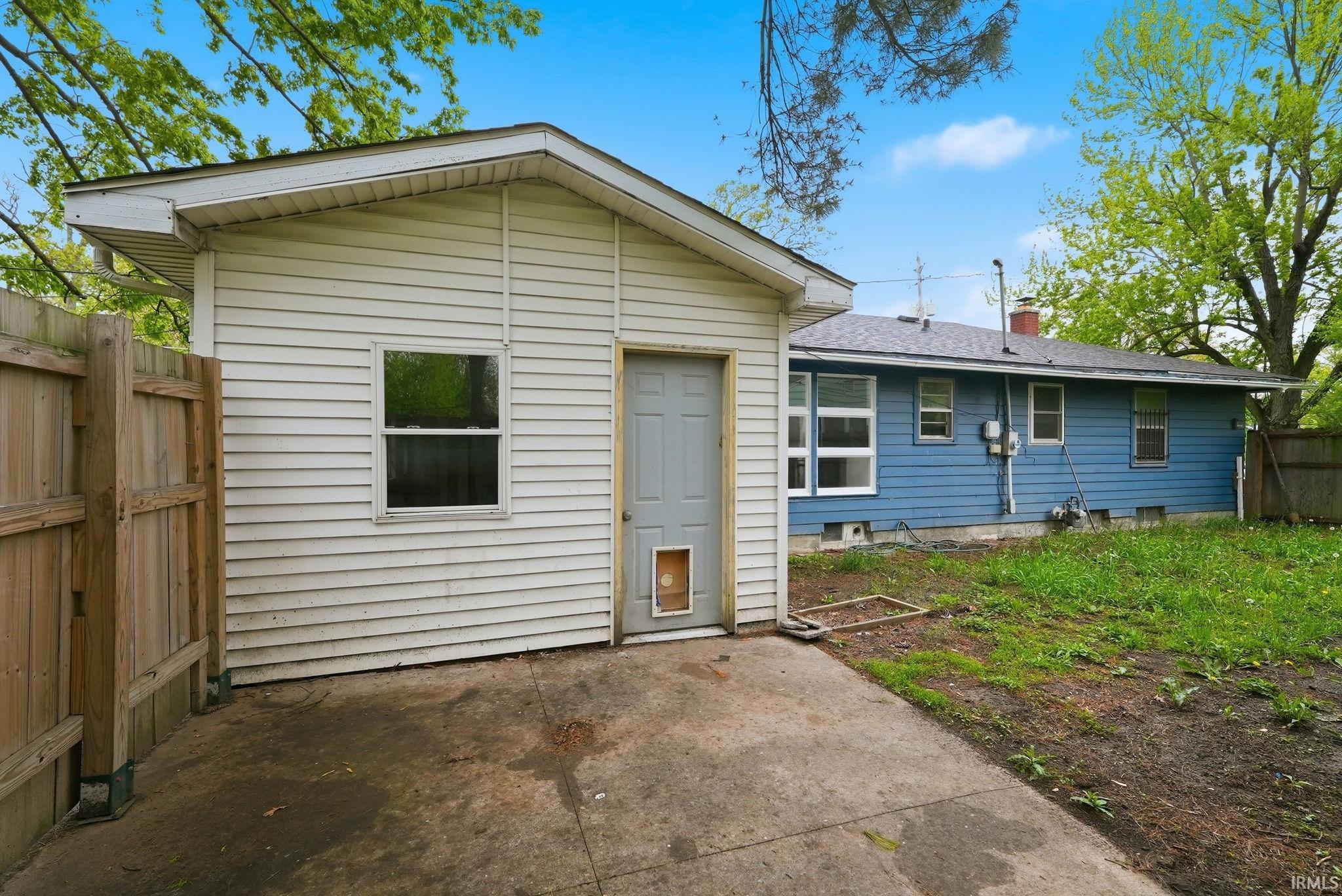 Detached utility building with horizontal vinyl siding and a single window