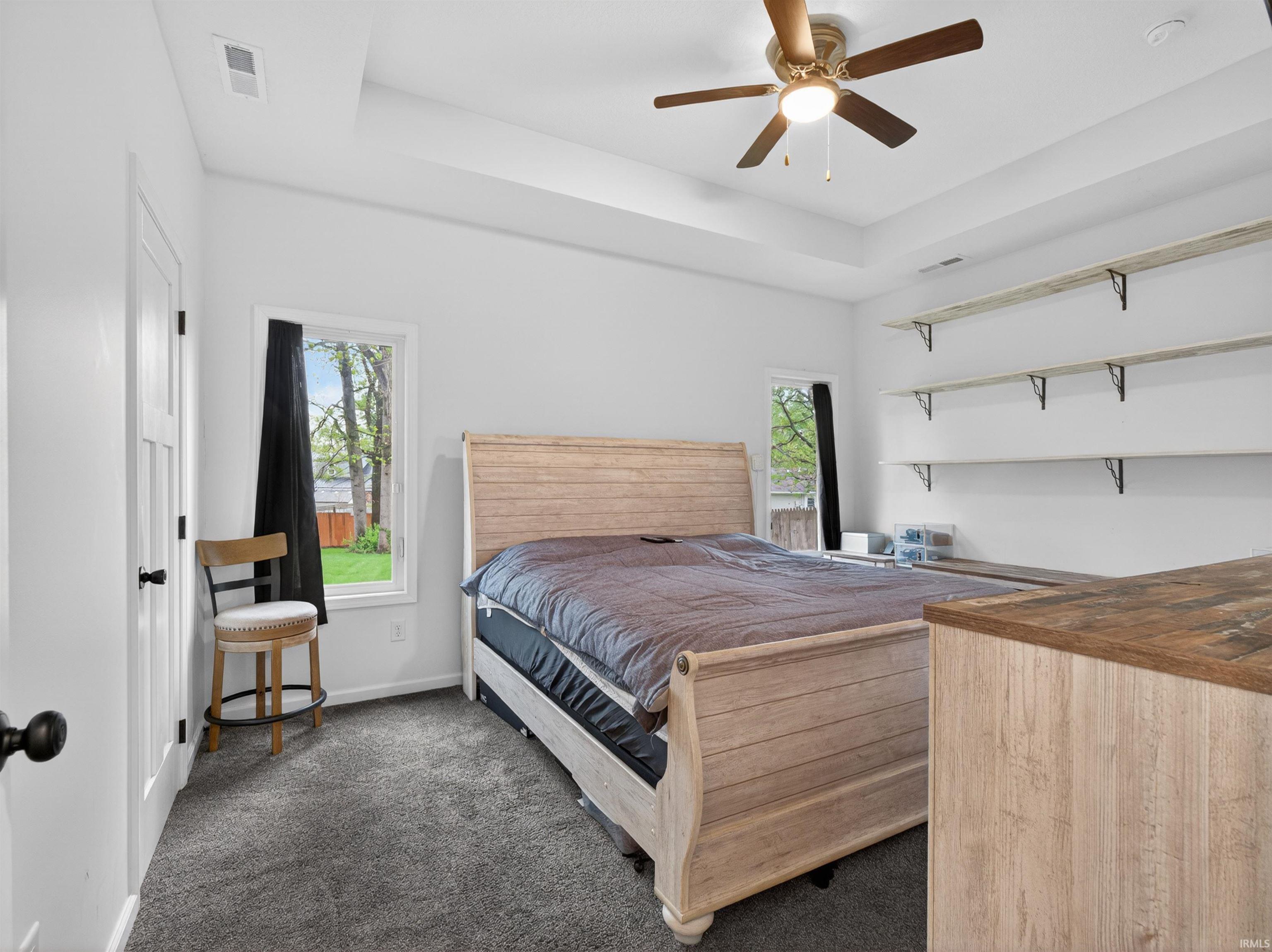 Recessed tray ceiling with a ceiling fan light fixture