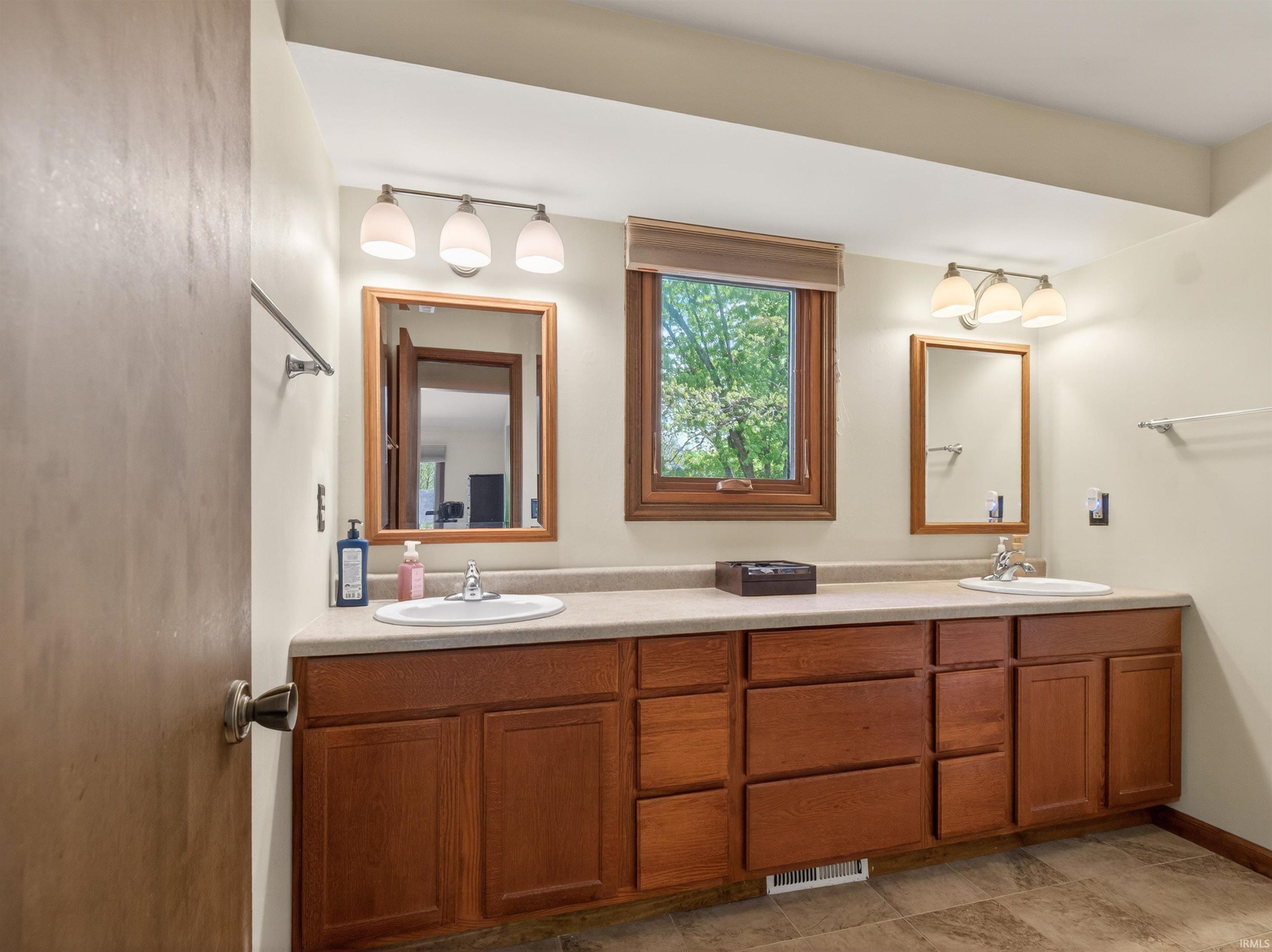 Photo 15 of 4818 Collbran Drive
