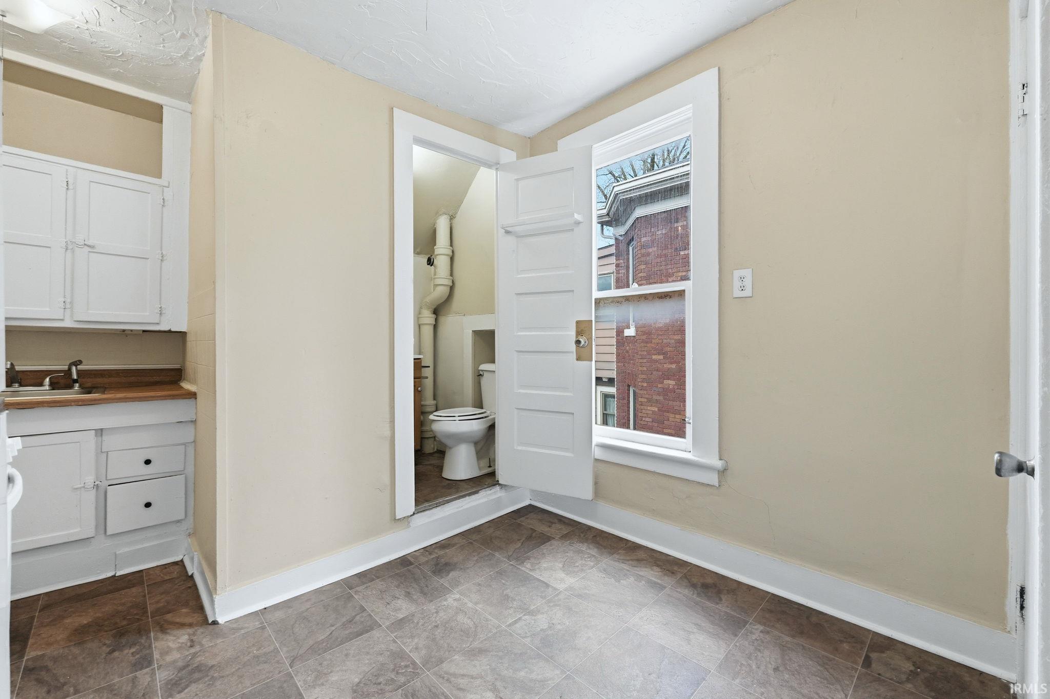Photo 10 of 1201 Columbia Avenue