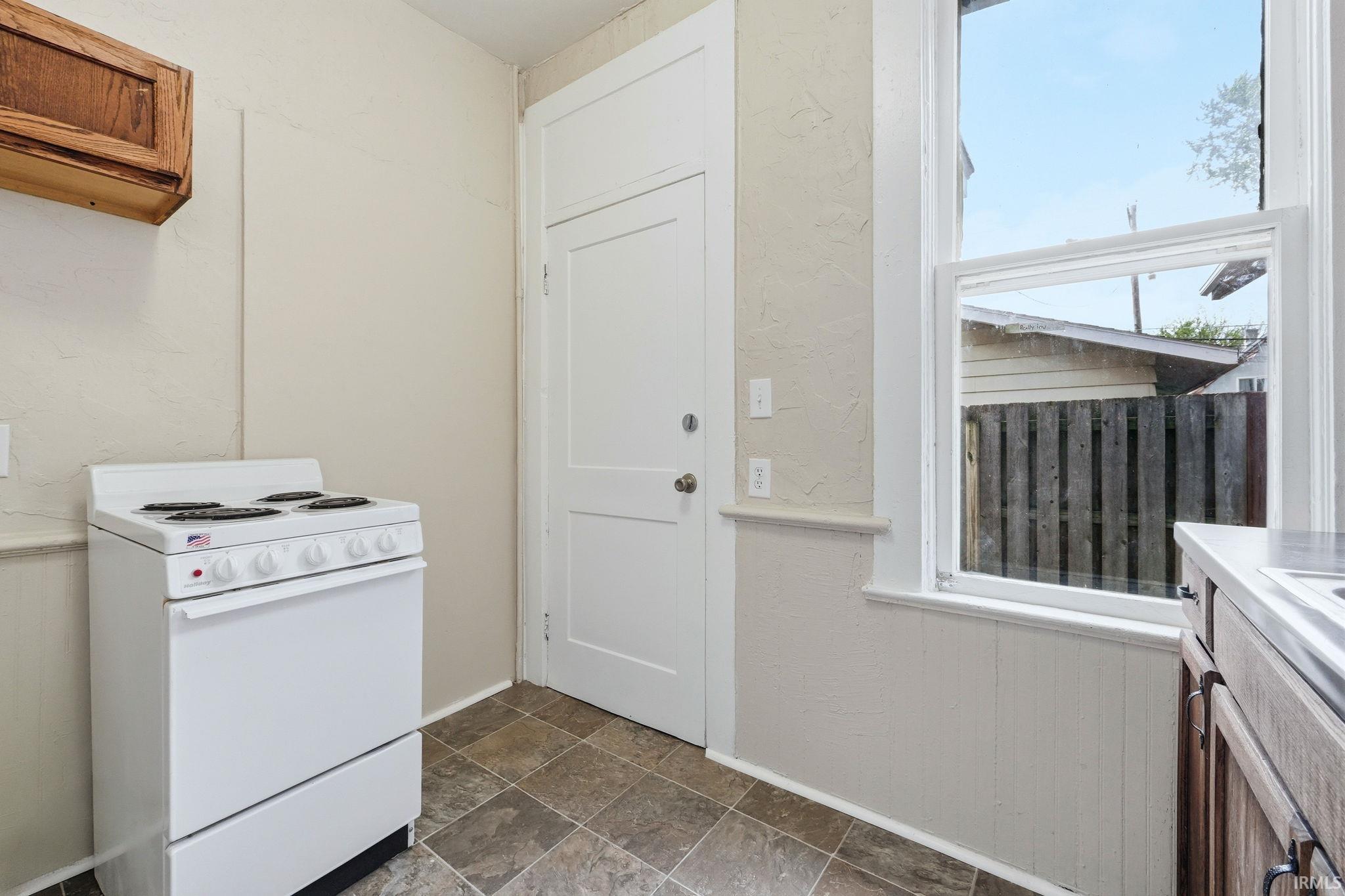 Photo 8 of 1201 Columbia Avenue