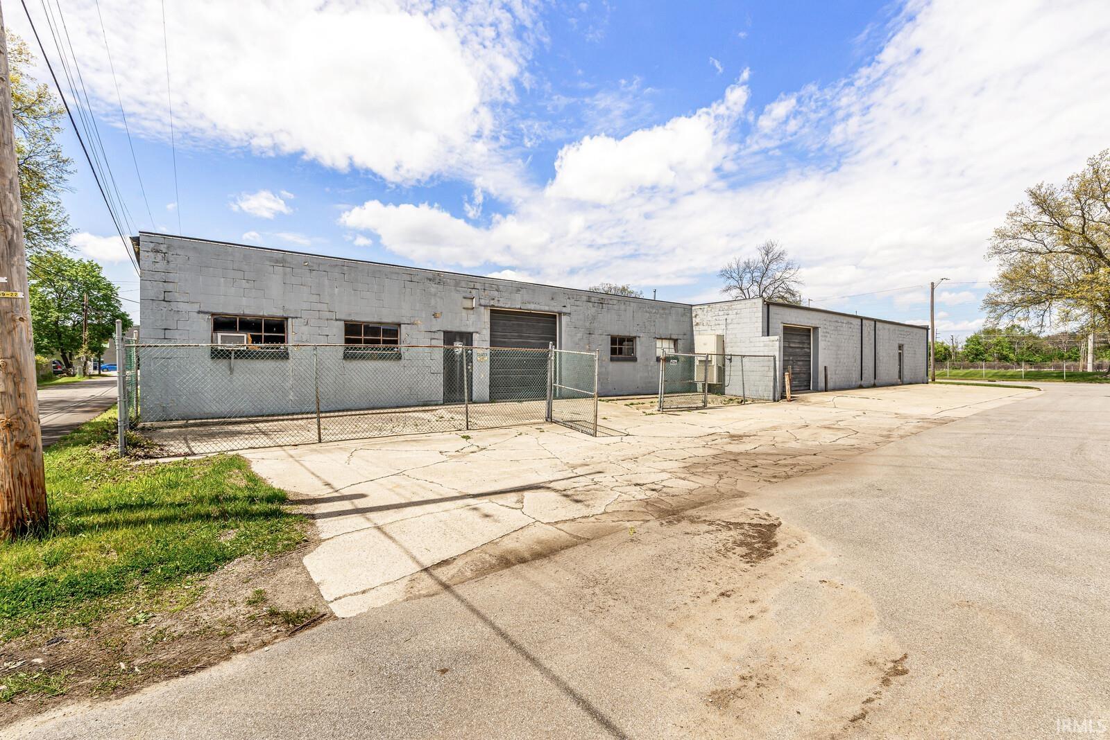Photo 1 of 1505 W Beardsley Avenue