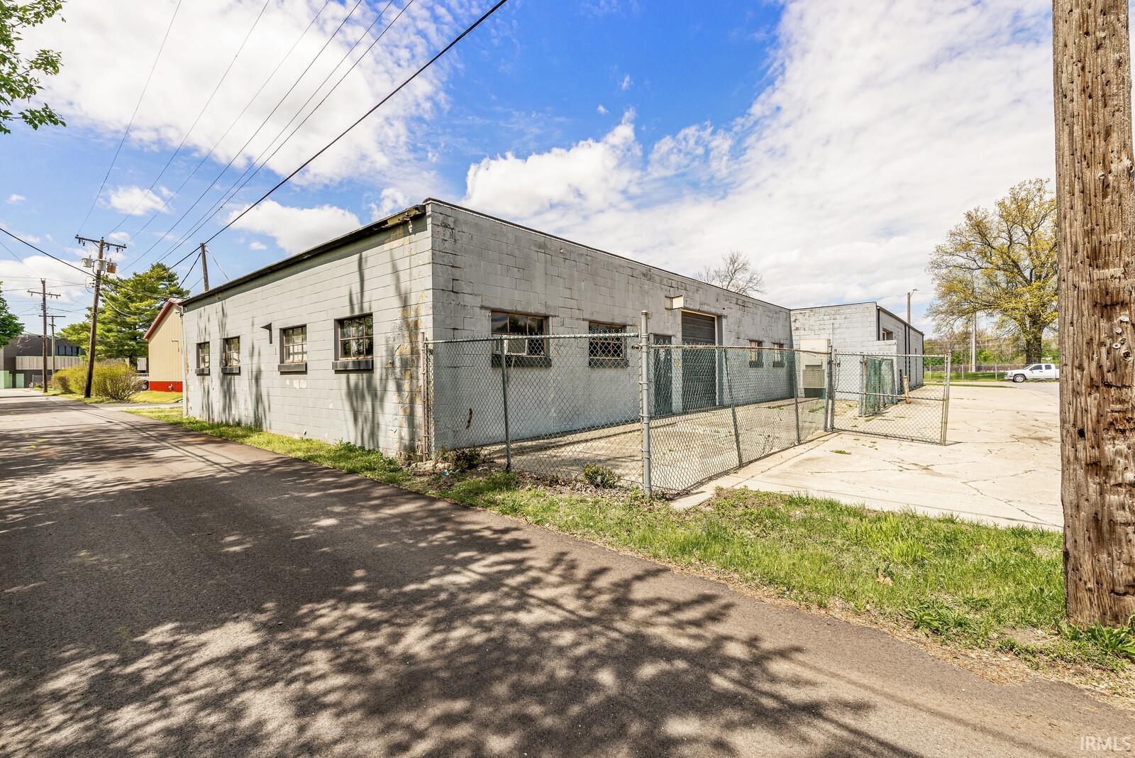 Photo 3 of 1505 W Beardsley Avenue