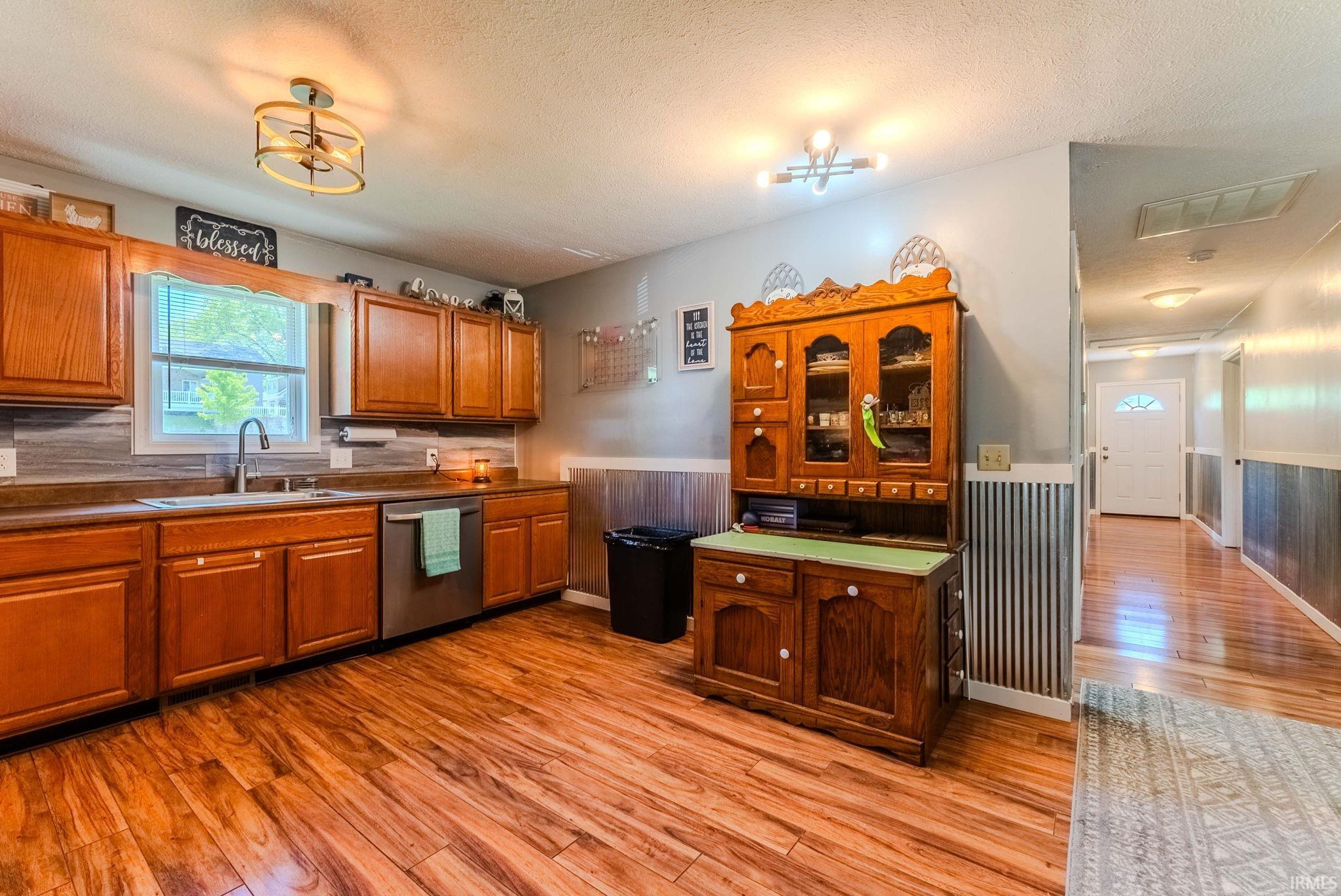 Photo 8 of 220 N Benton Street