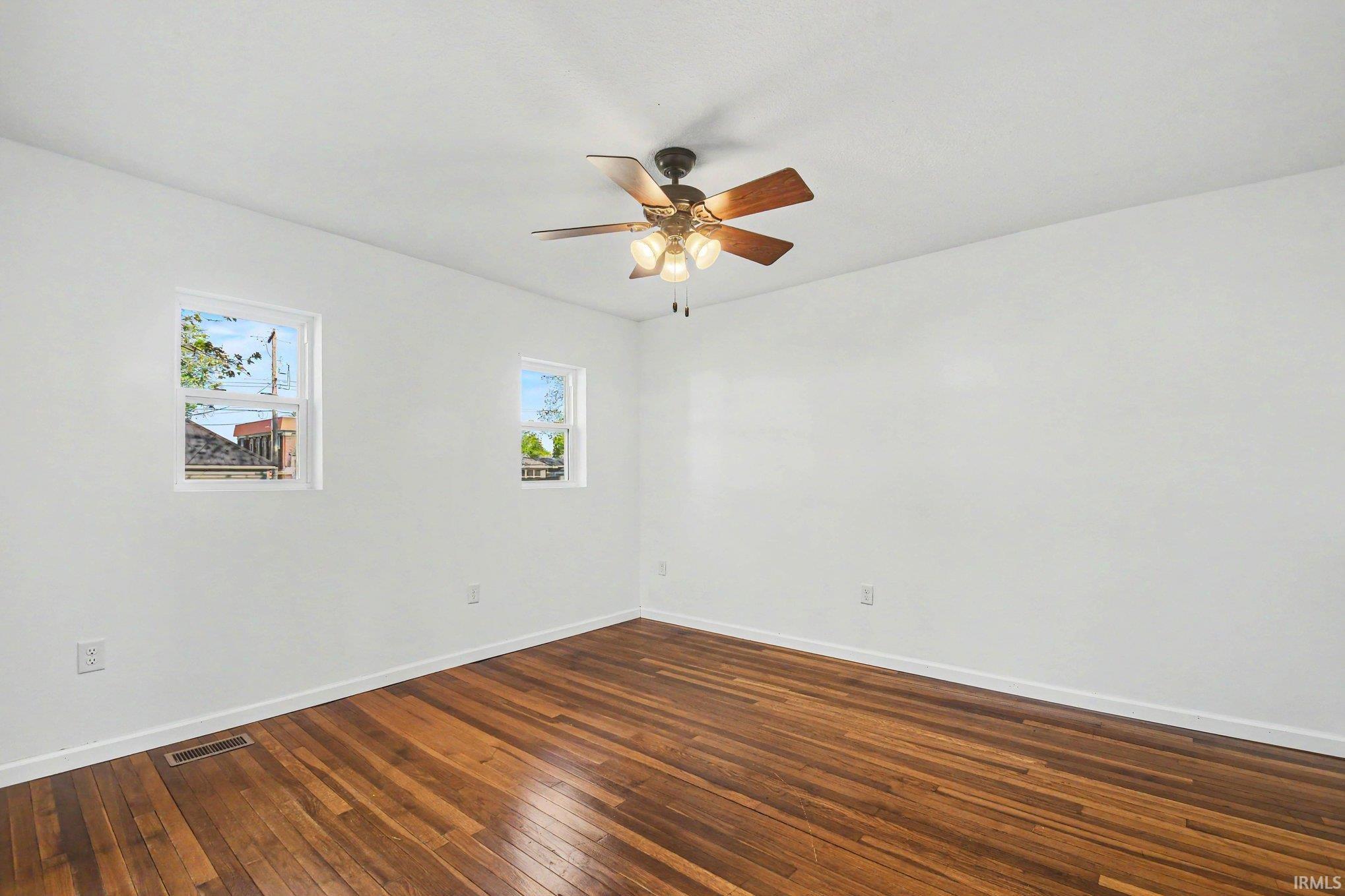 Hardwood flooring & Ceiling Fan