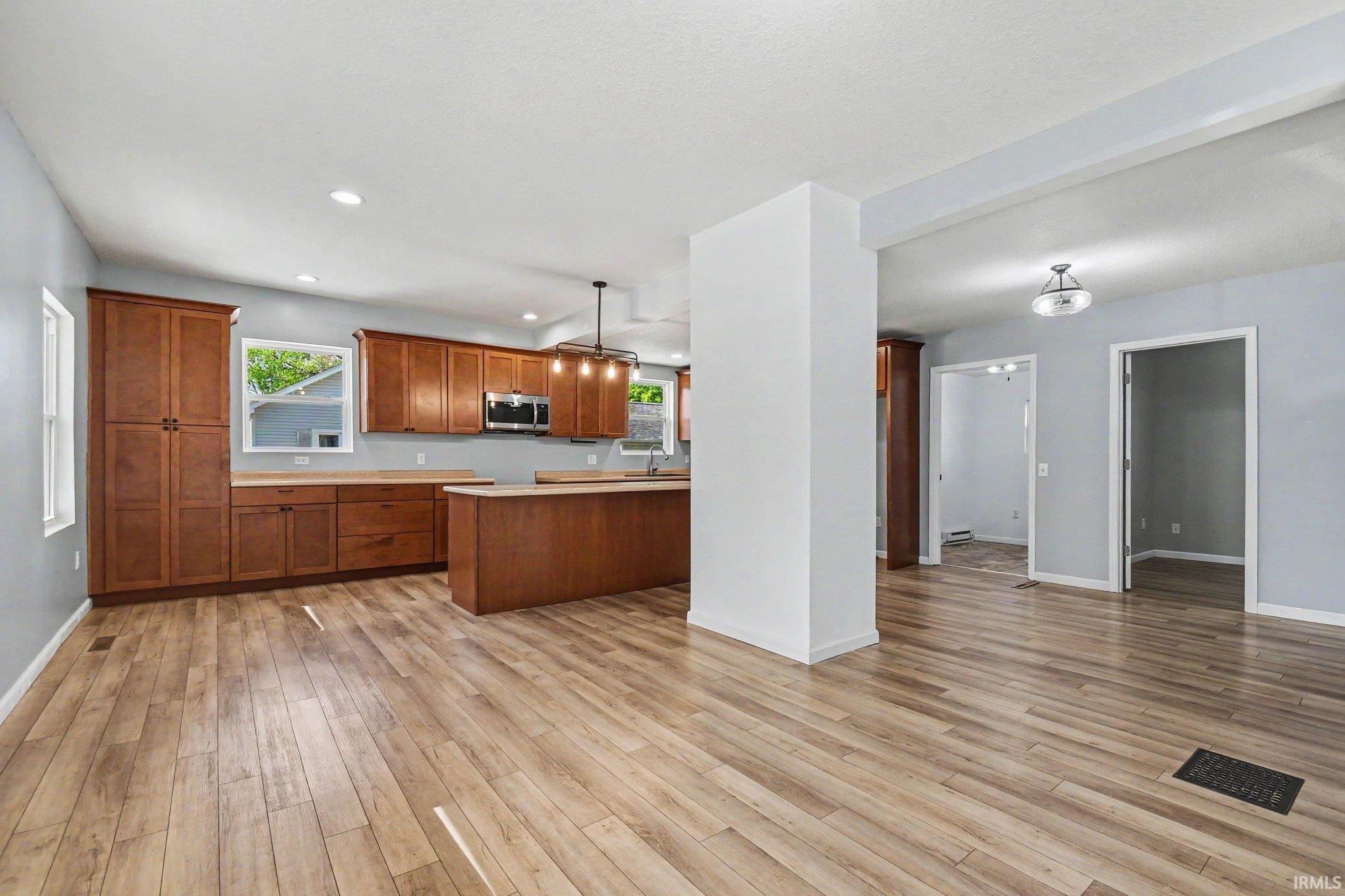 Photo 3 of 211 N Morgan Street