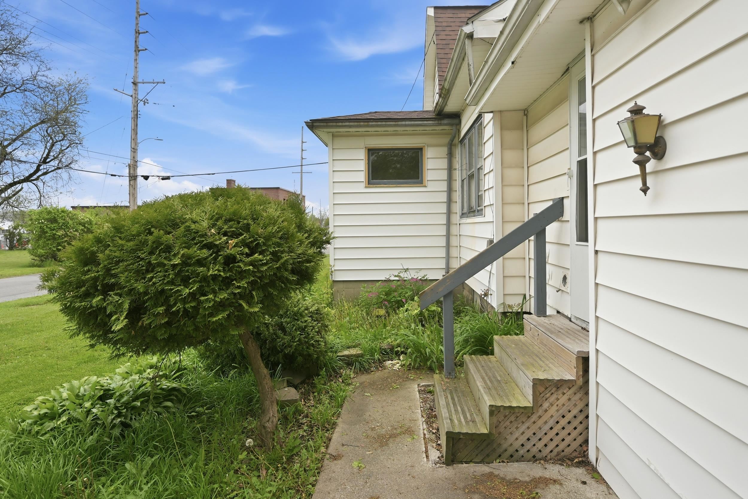 Photo 34 of 127 N Kinney