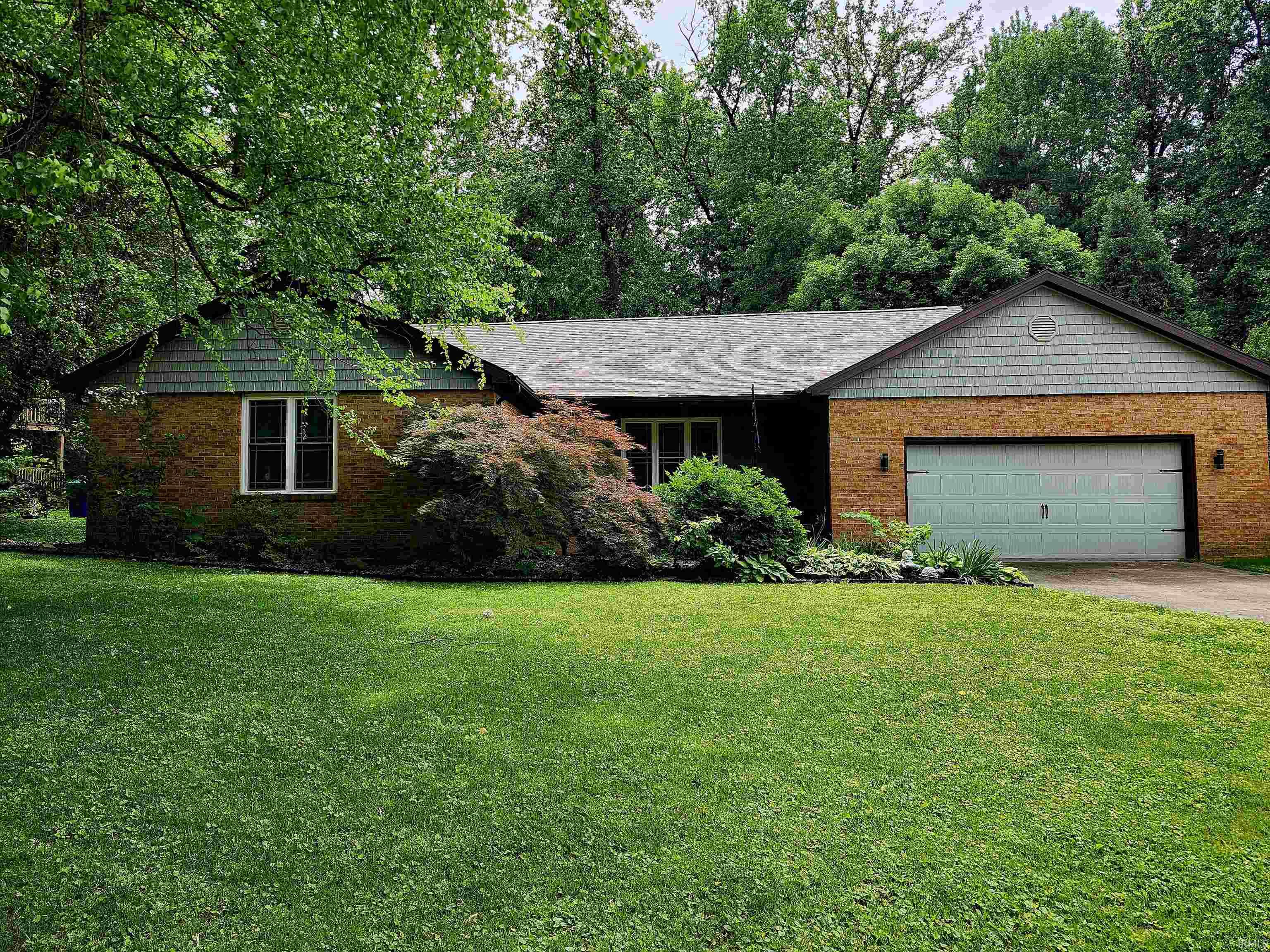 1923 SF on ONE LEVEL in Yorkridge Subdivision ...