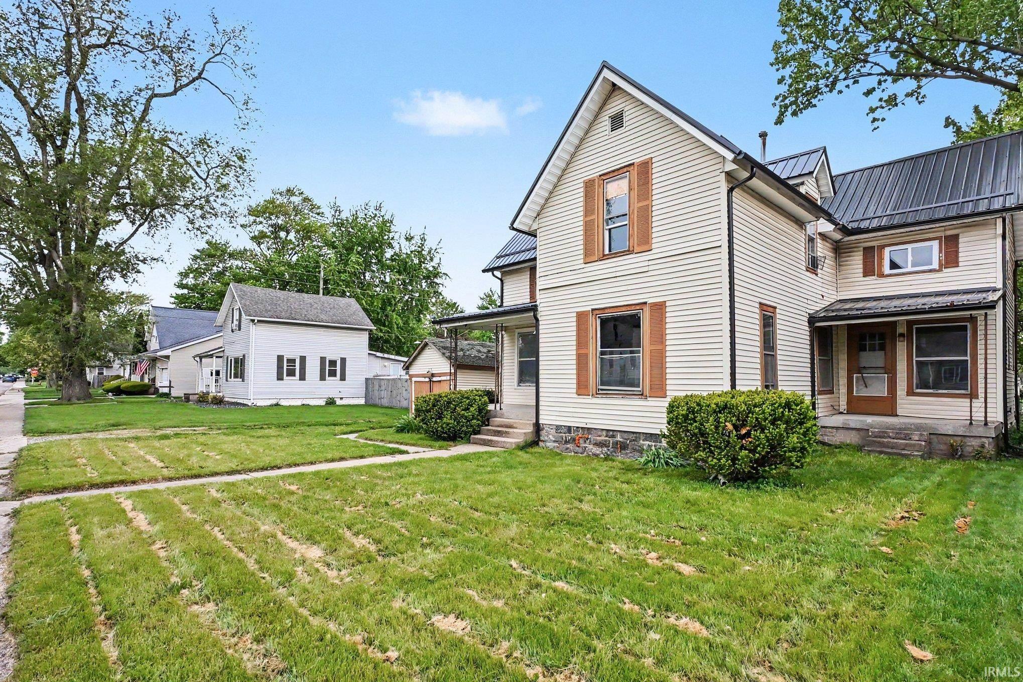 Photo 2 of 456 E Walnut Street
