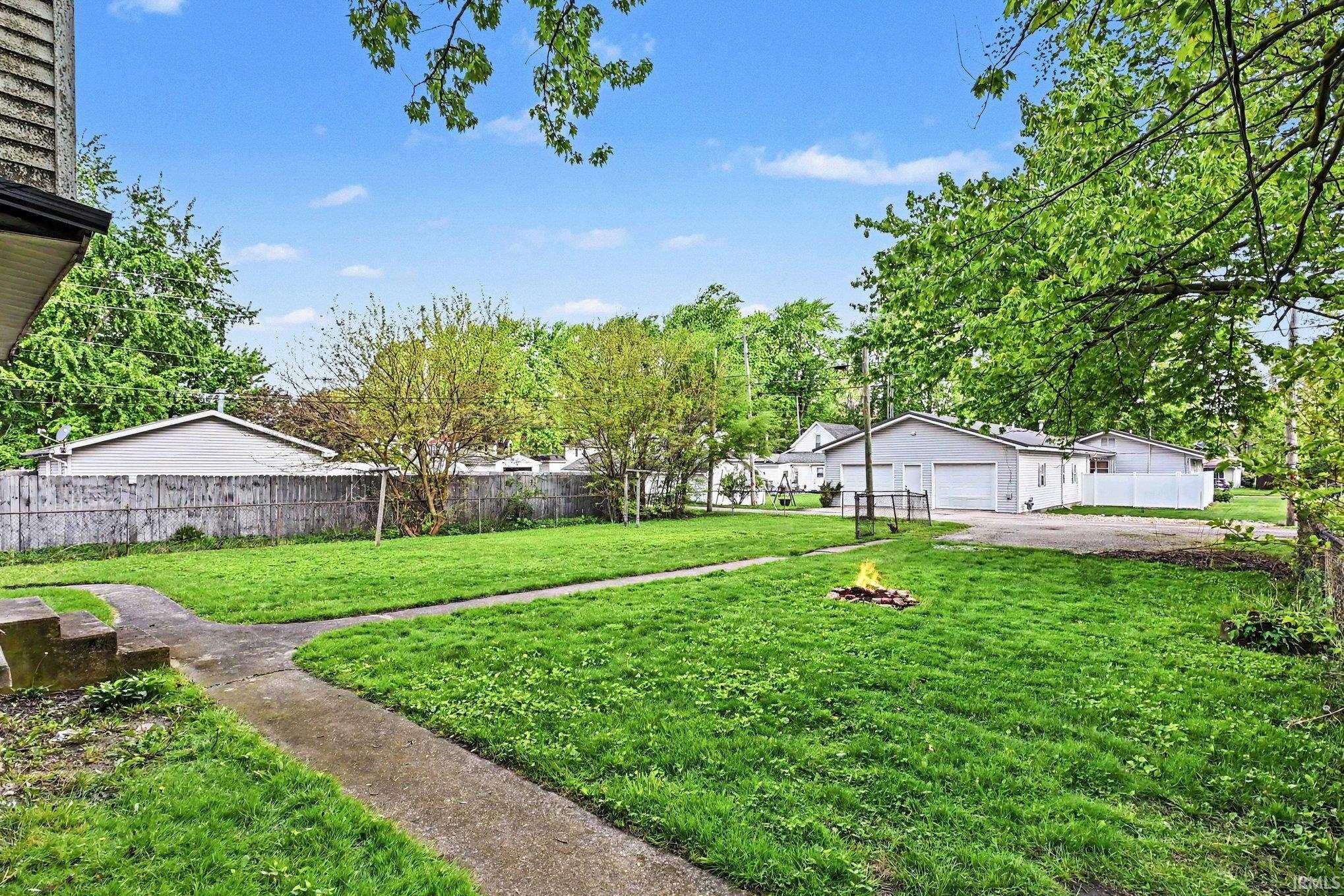 Photo 3 of 456 E Walnut Street