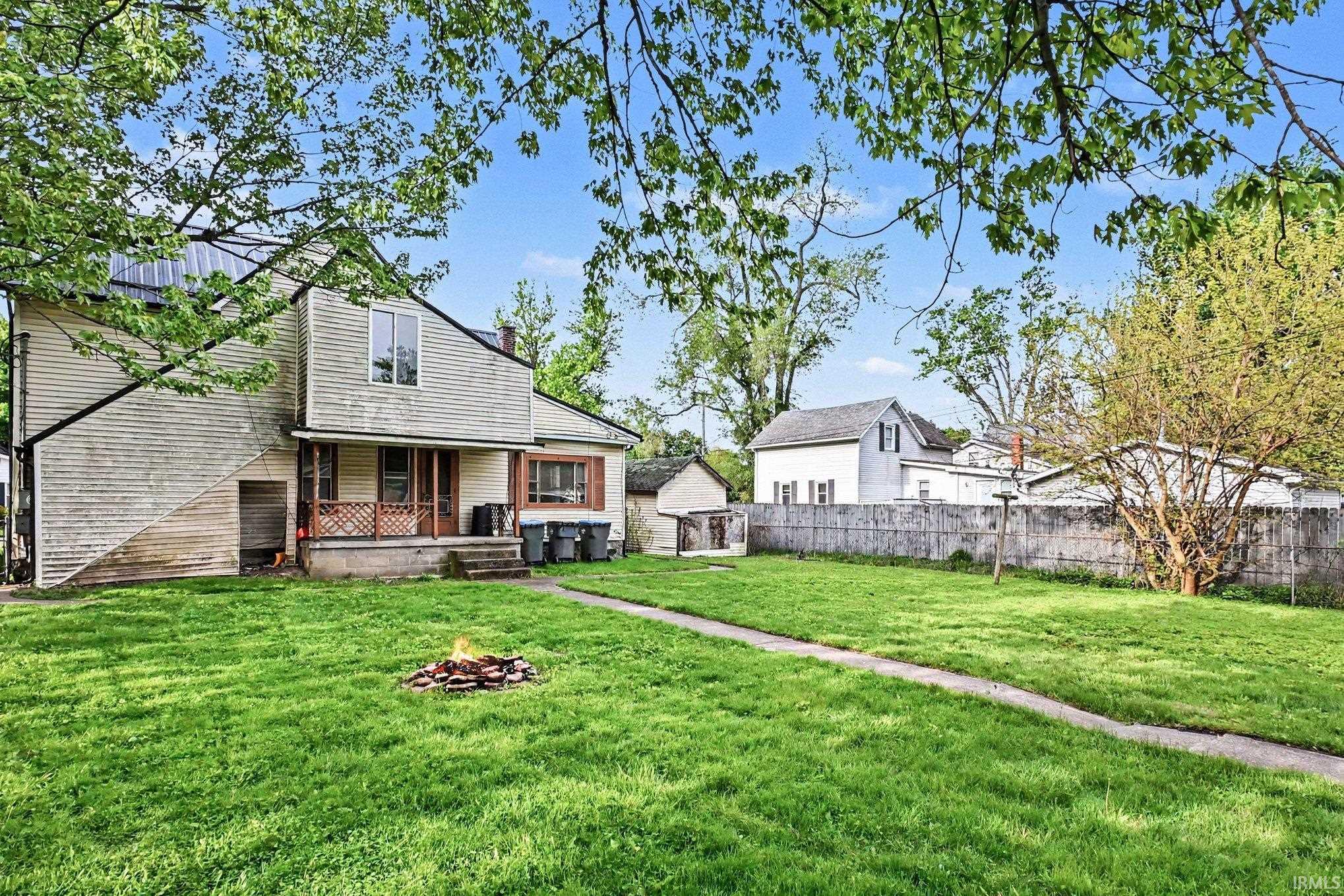 Photo 4 of 456 E Walnut Street