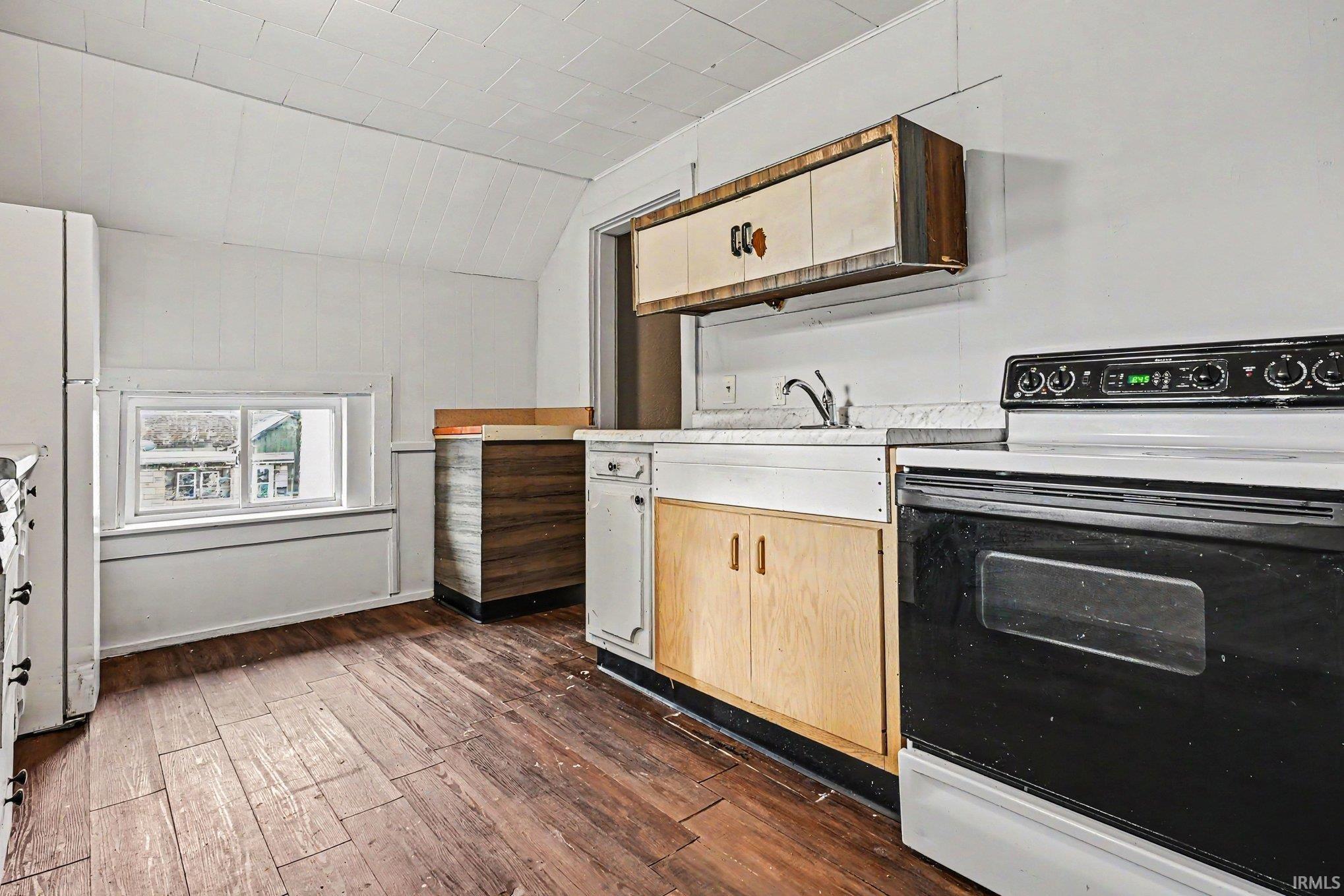 Photo 6 of 456 E Walnut Street