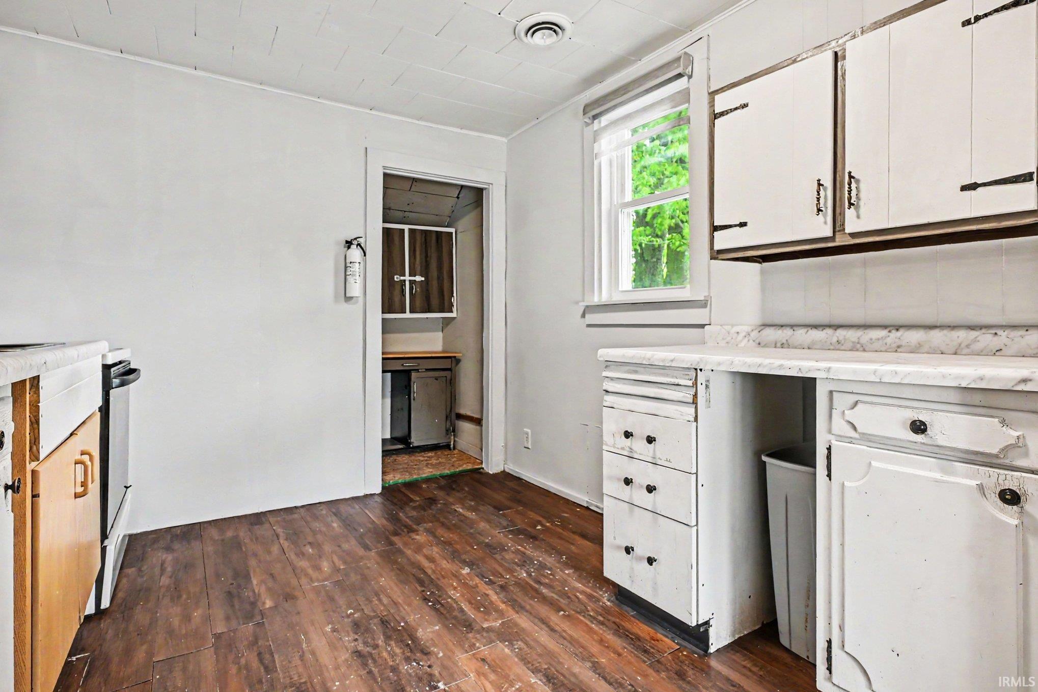 Photo 7 of 456 E Walnut Street